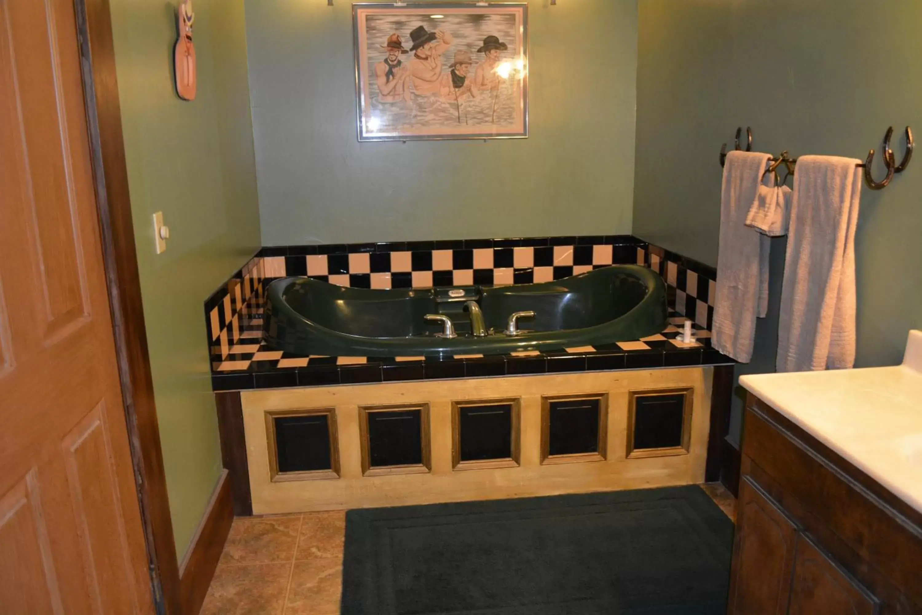 Hot Tub, Kitchen/Kitchenette in Bisbee Grand Hotel