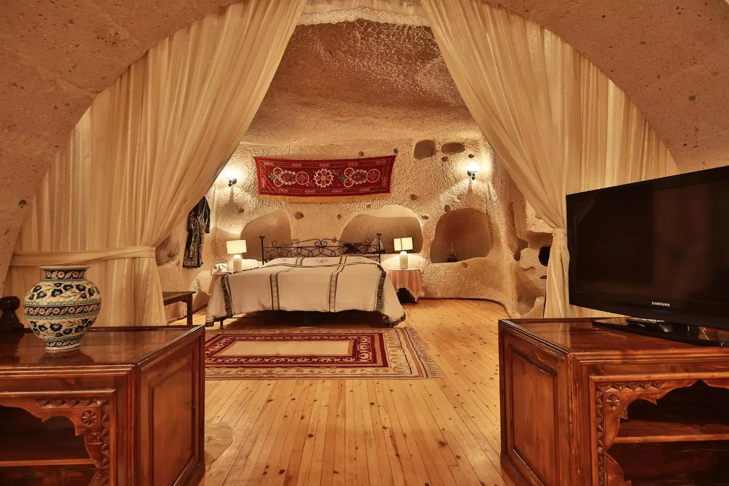 TV and multimedia, Seating Area in Cappadocia Cave Suites