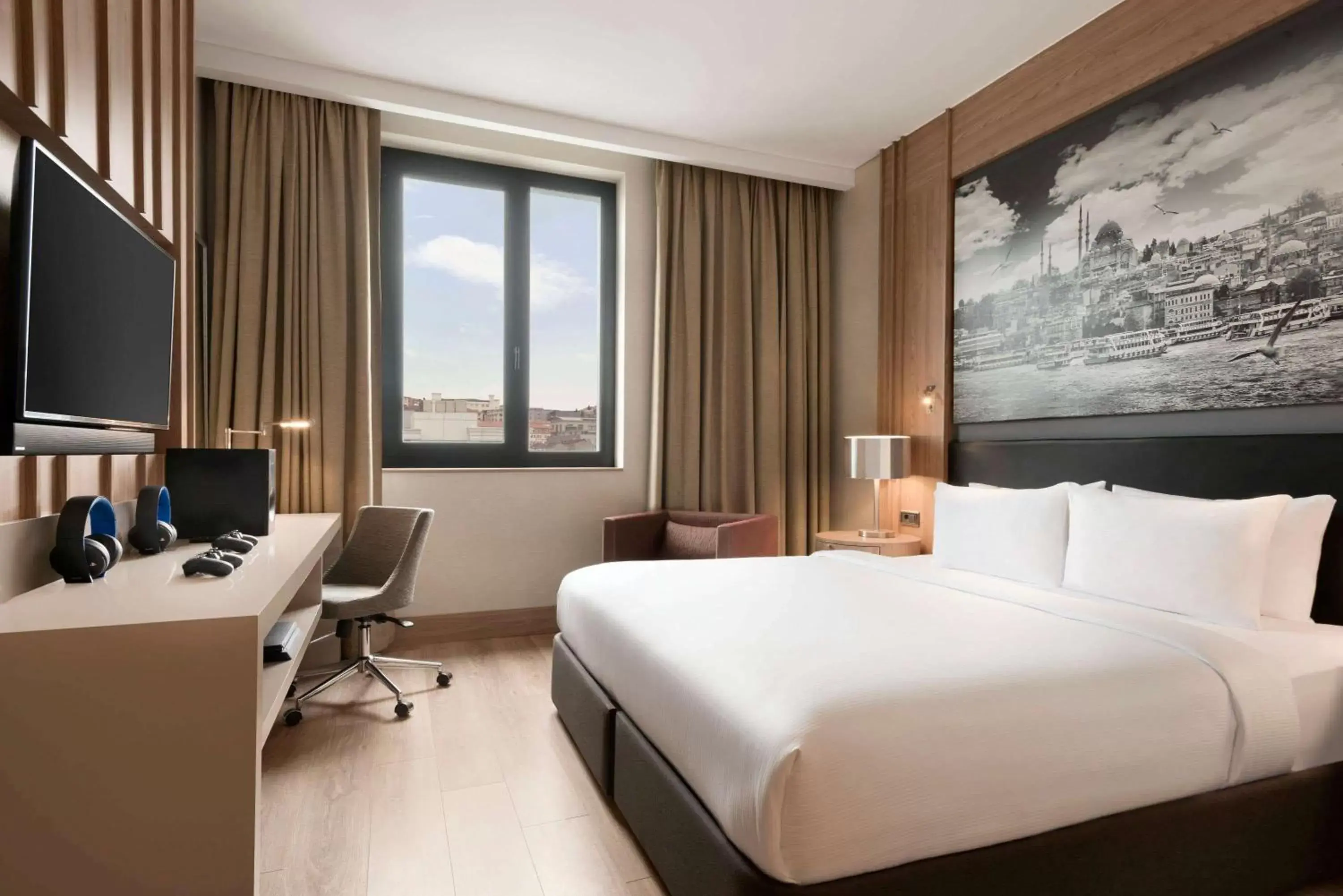 Photo of the whole room in TRYP by Wyndham Istanbul Basın Ekspres