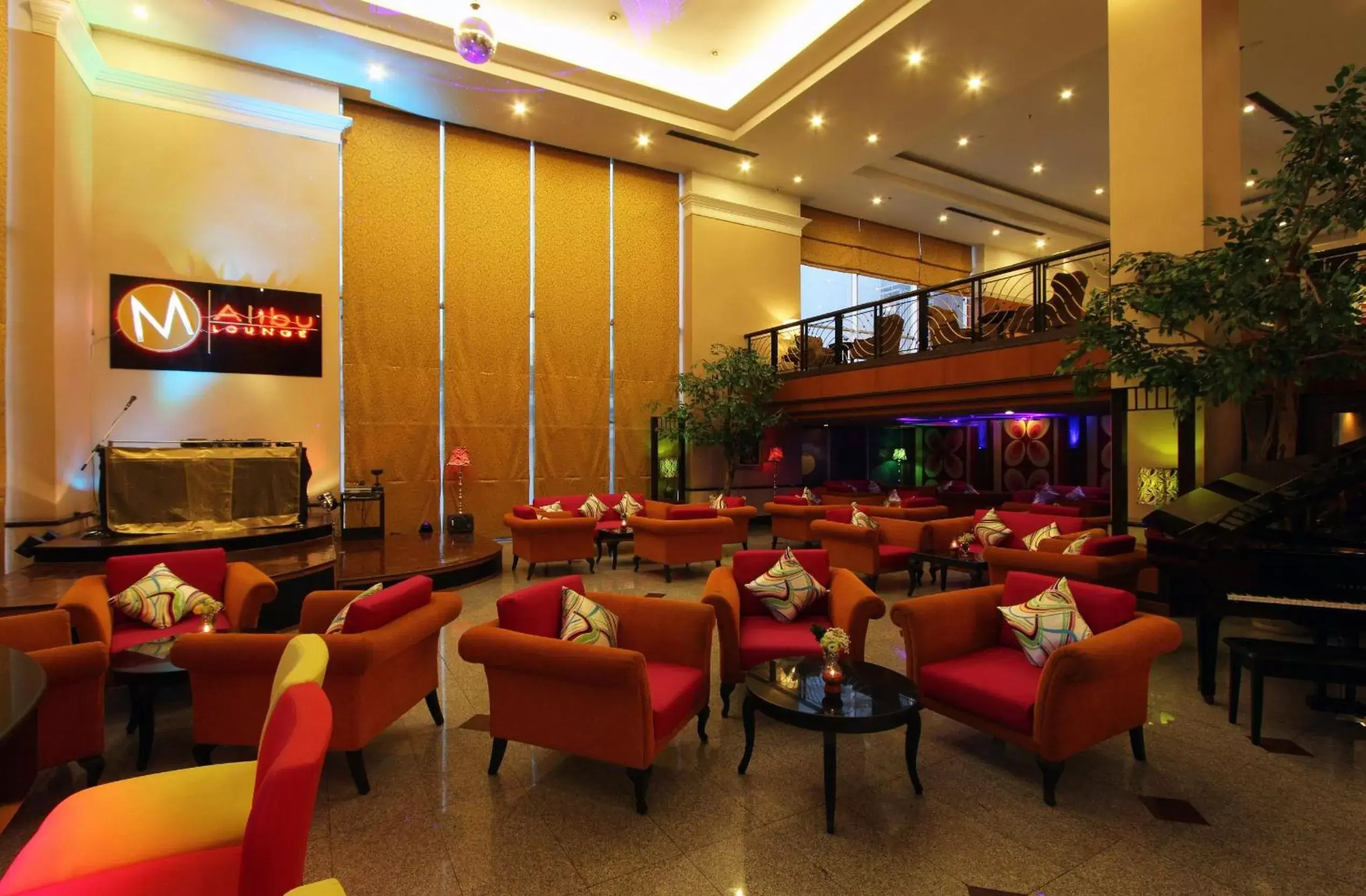 Lobby or reception, Lounge/Bar in Duangtawan Hotel Chiang Mai -SHA Extra Plus