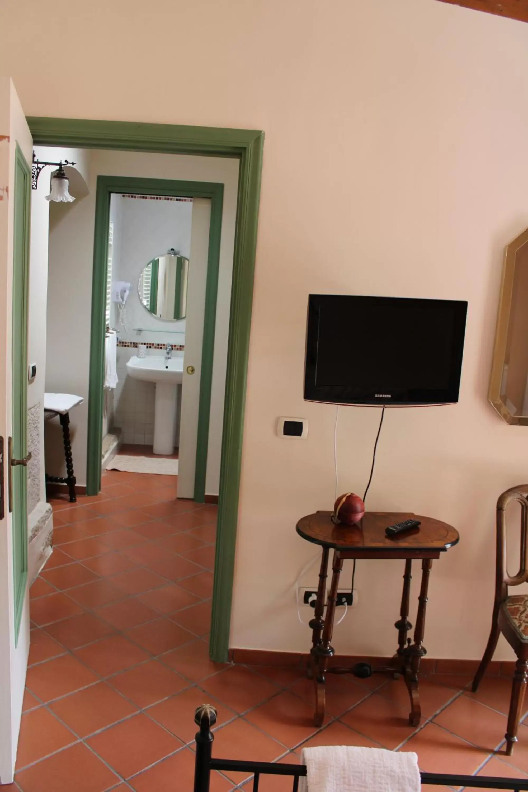 View (from property/room), TV/Entertainment Center in B&B Vecchia Suppenna