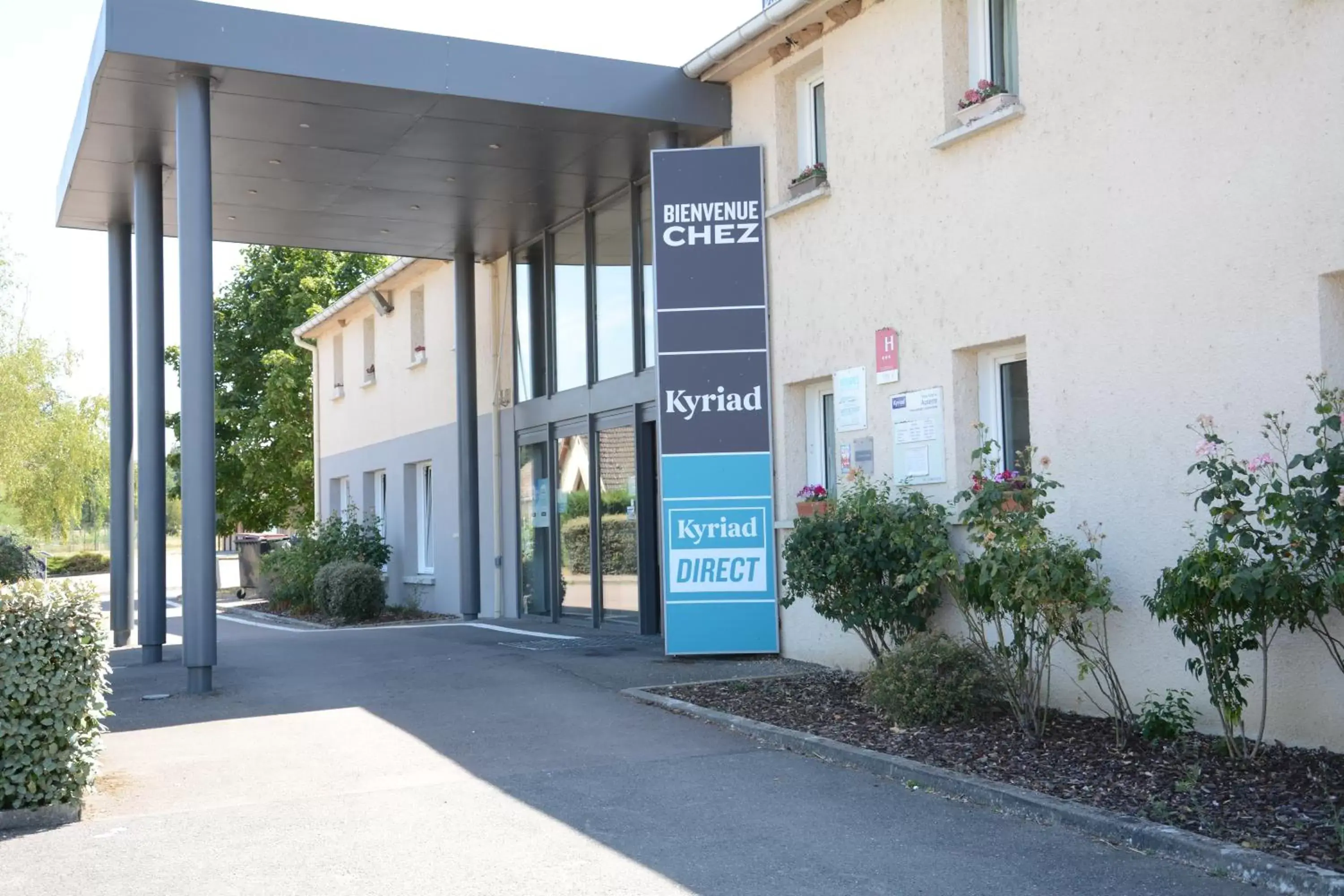 Property building in Kyriad Auxerre Appoigny Property building in Kyriad Auxerre Appoigny