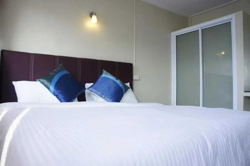 Bed in Pacific Residence Bed in Pacific Residence