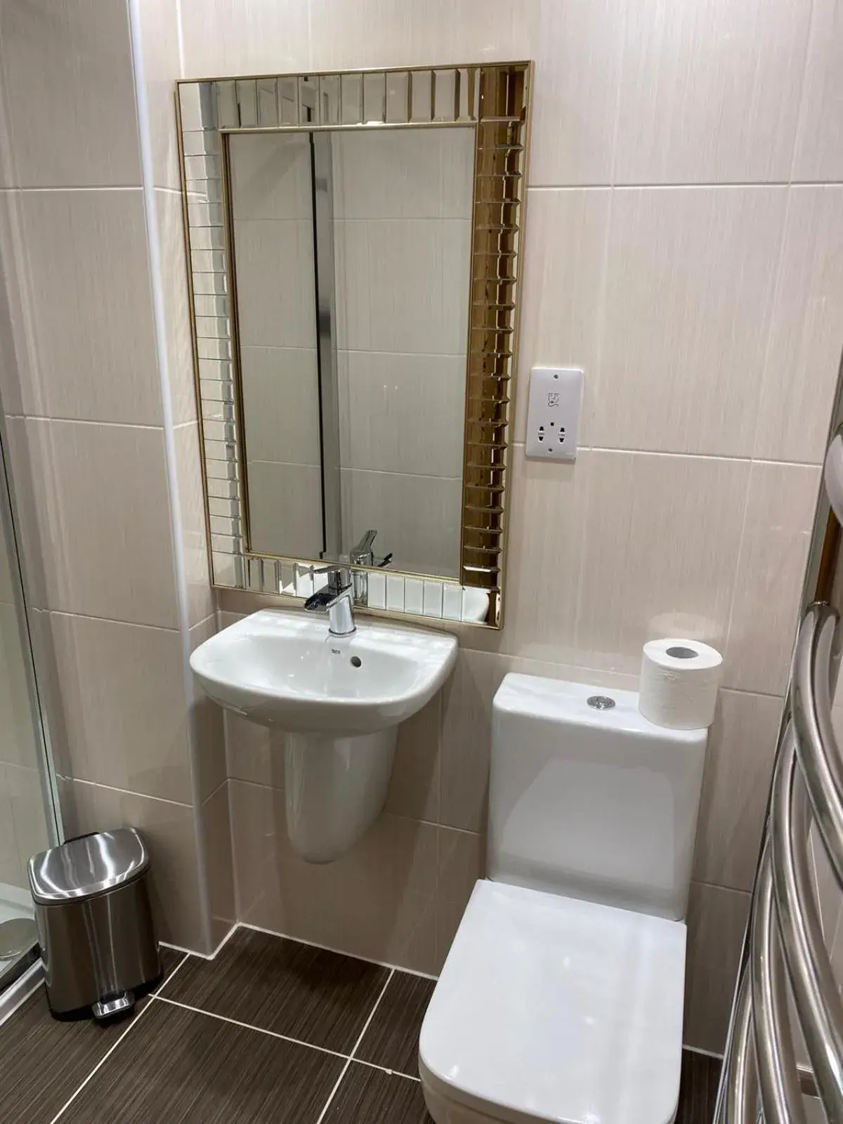 Bathroom in Waverley Inn Apartments