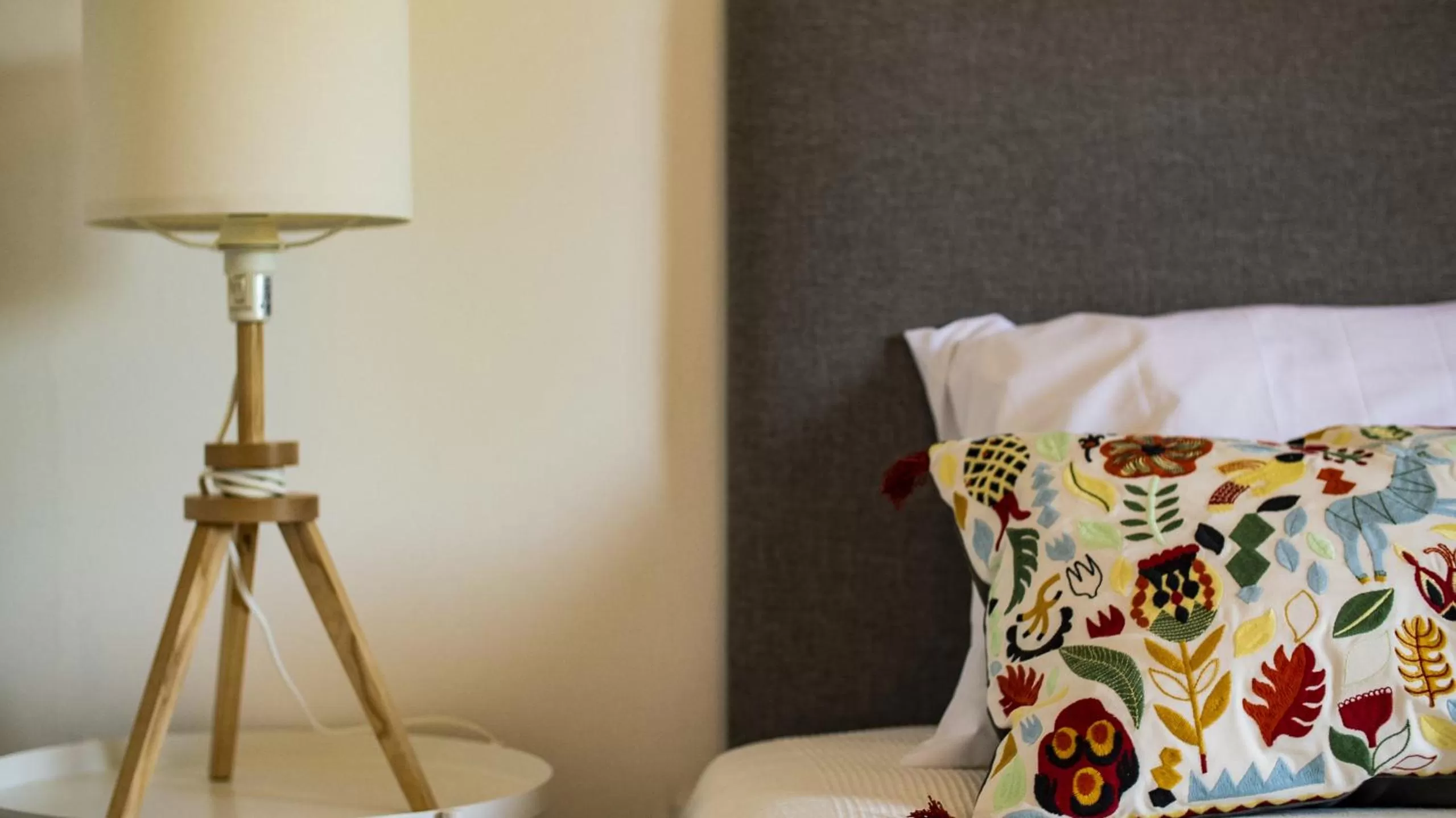 Other, Bed in Pine House - Faro Airport, Beach and City Center