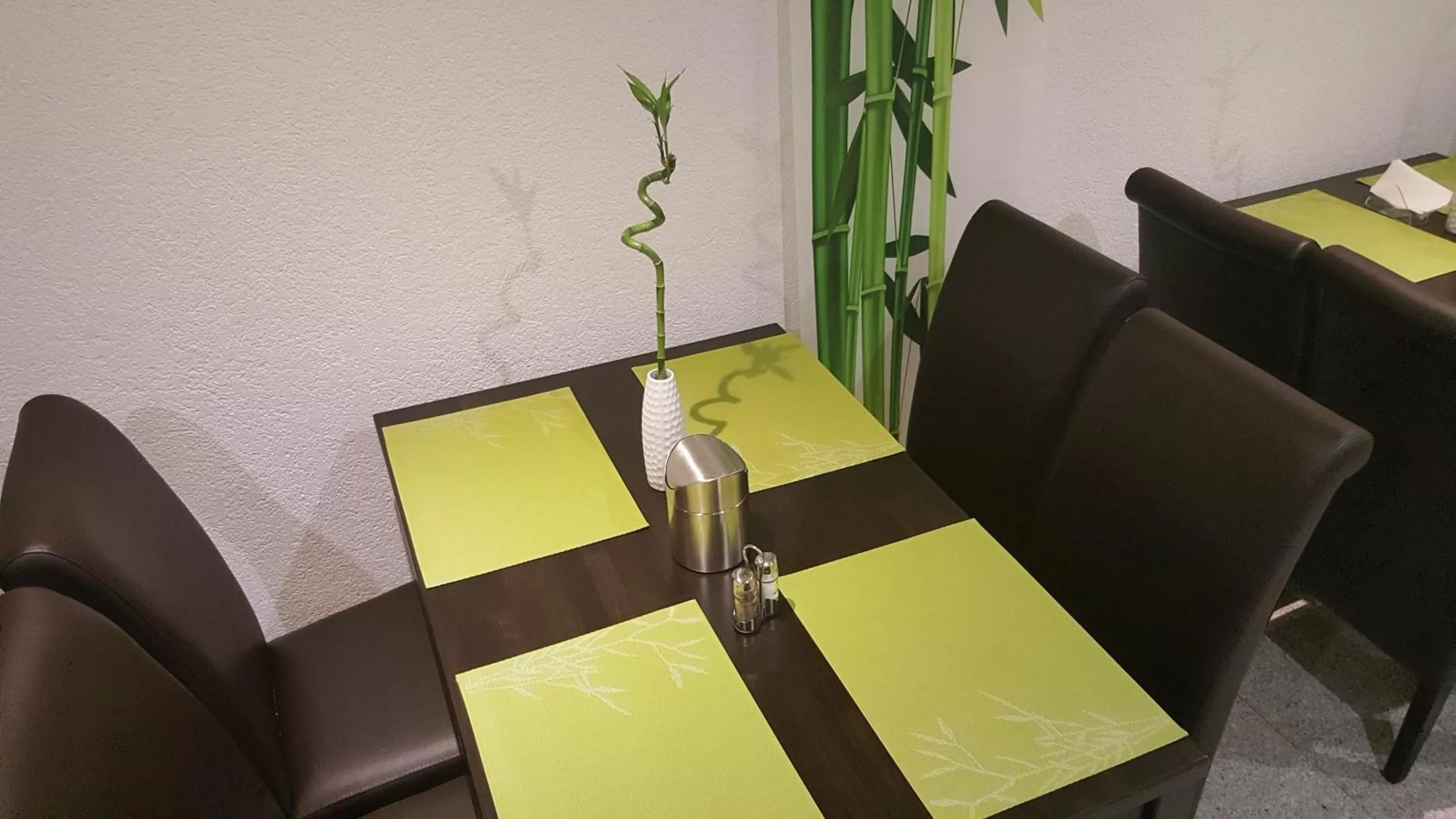 Restaurant/places to eat in Hotel Exquisite