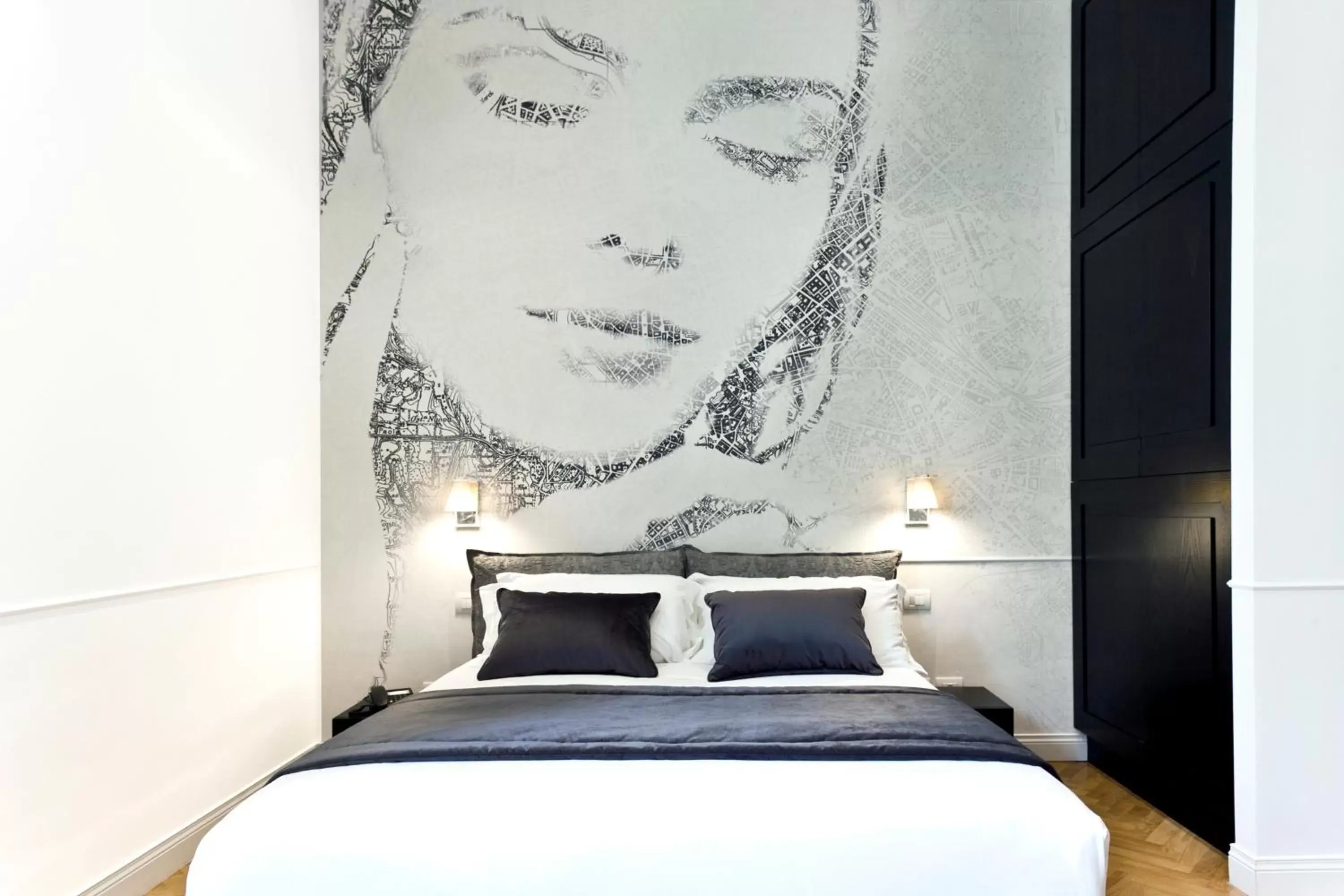 Decorative detail, Bed in Vanity Hotel Navona