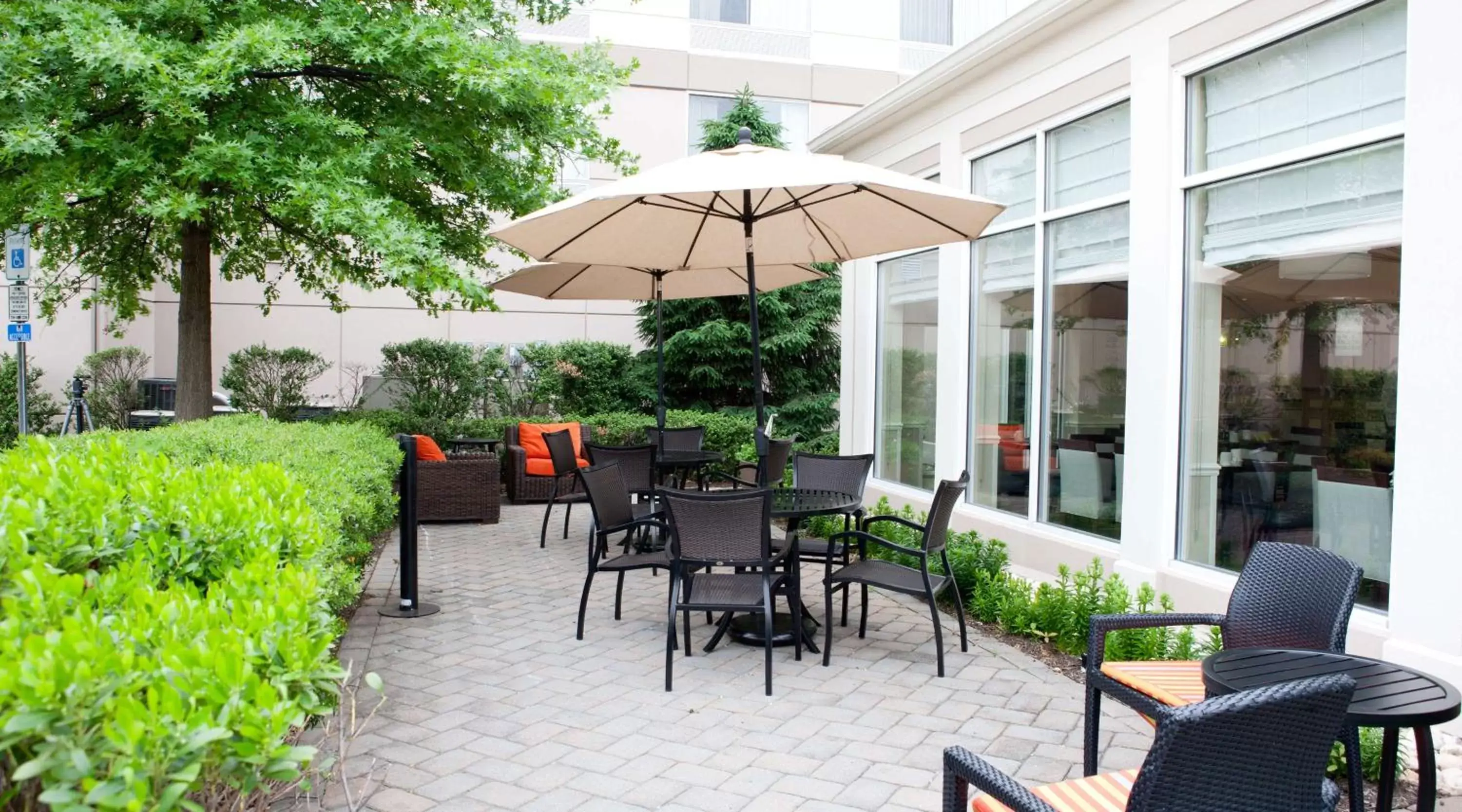 Patio in Hilton Garden Inn Secaucus/Meadowlands