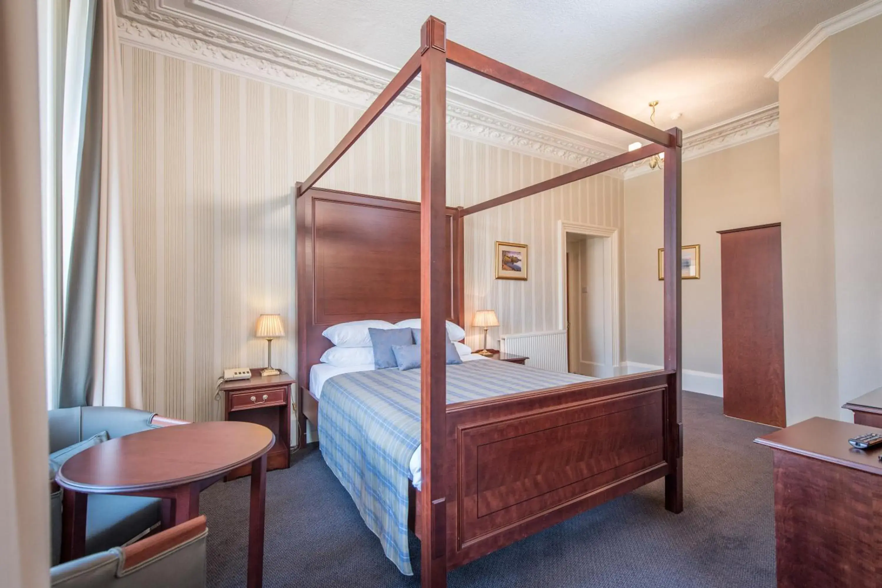 Photo of the whole room, Bed in The Royal Hotel Photo of the whole room, Bed in The Royal Hotel