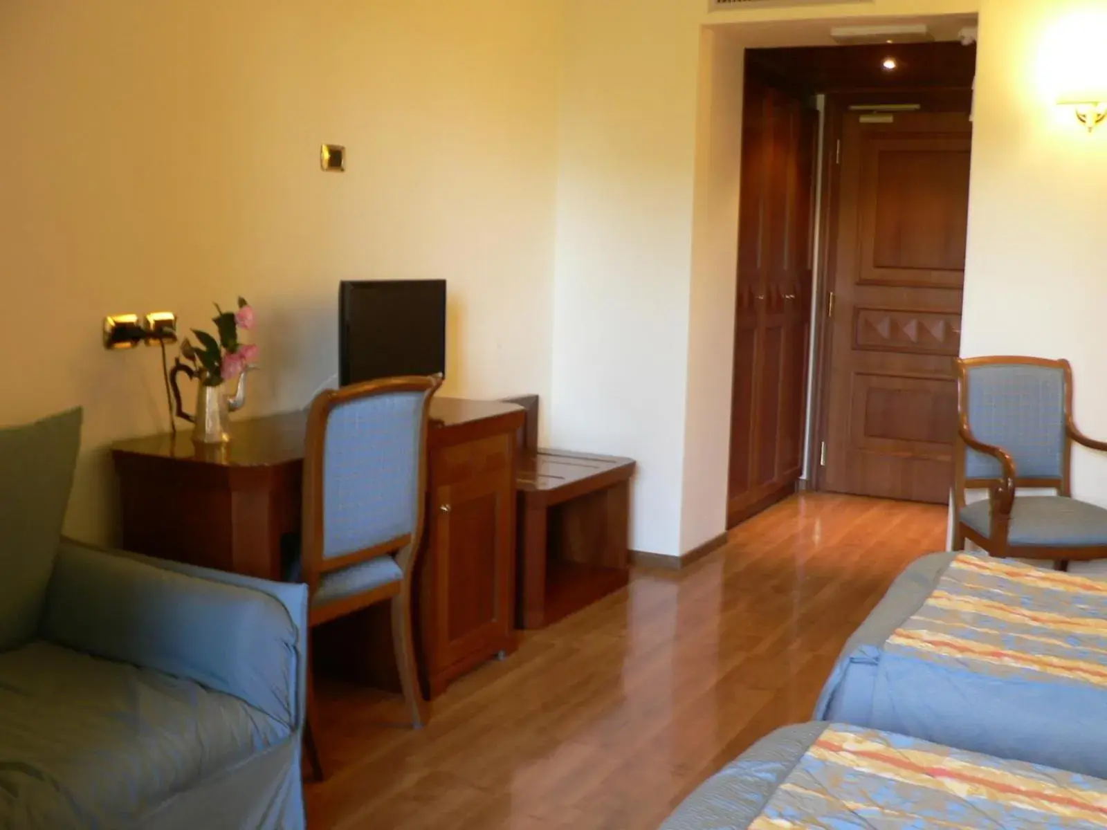 Bed, TV/Entertainment Center in Benito Al Bosco