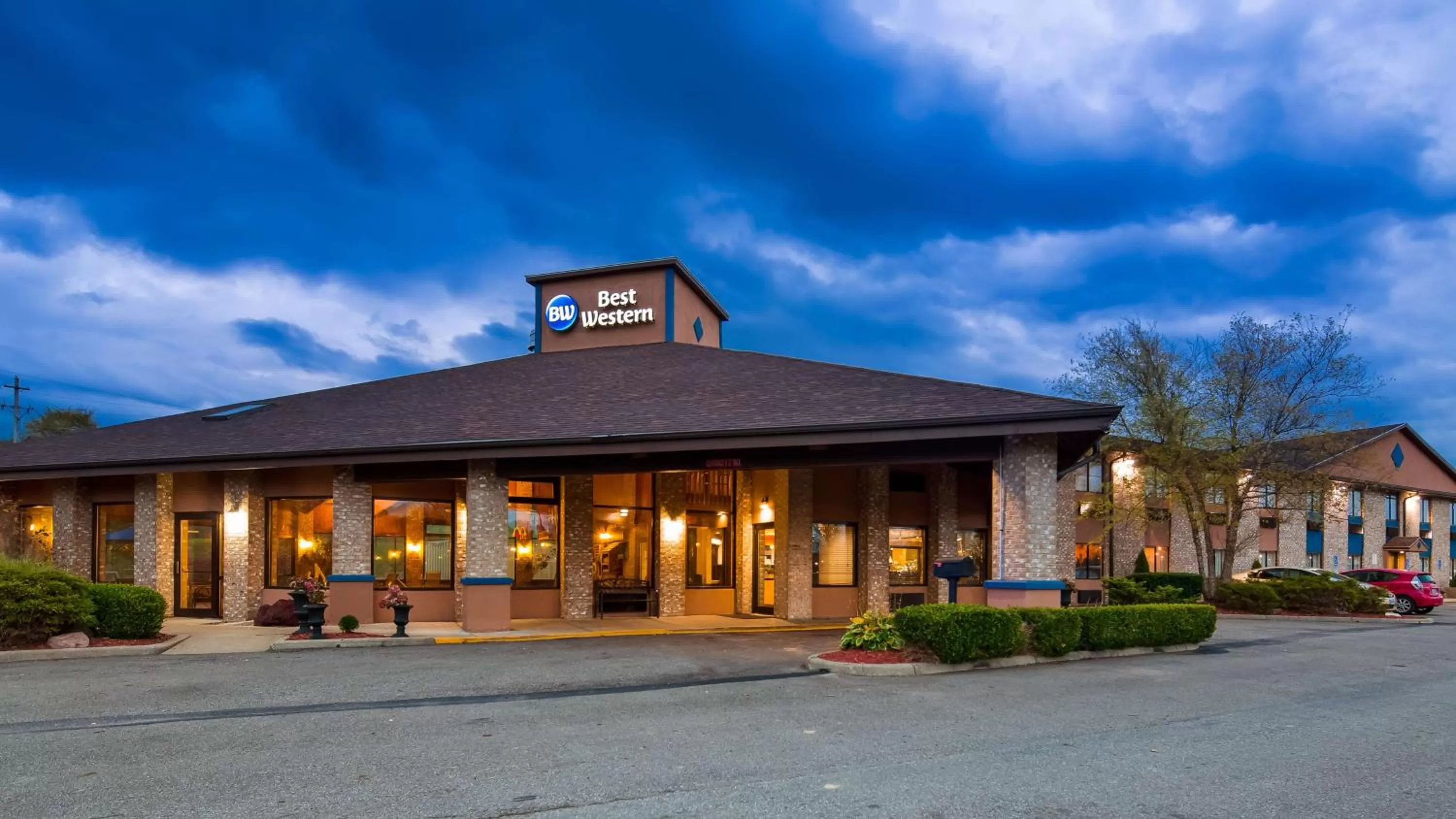 Property building in Best Western Richland Inn Mansfield