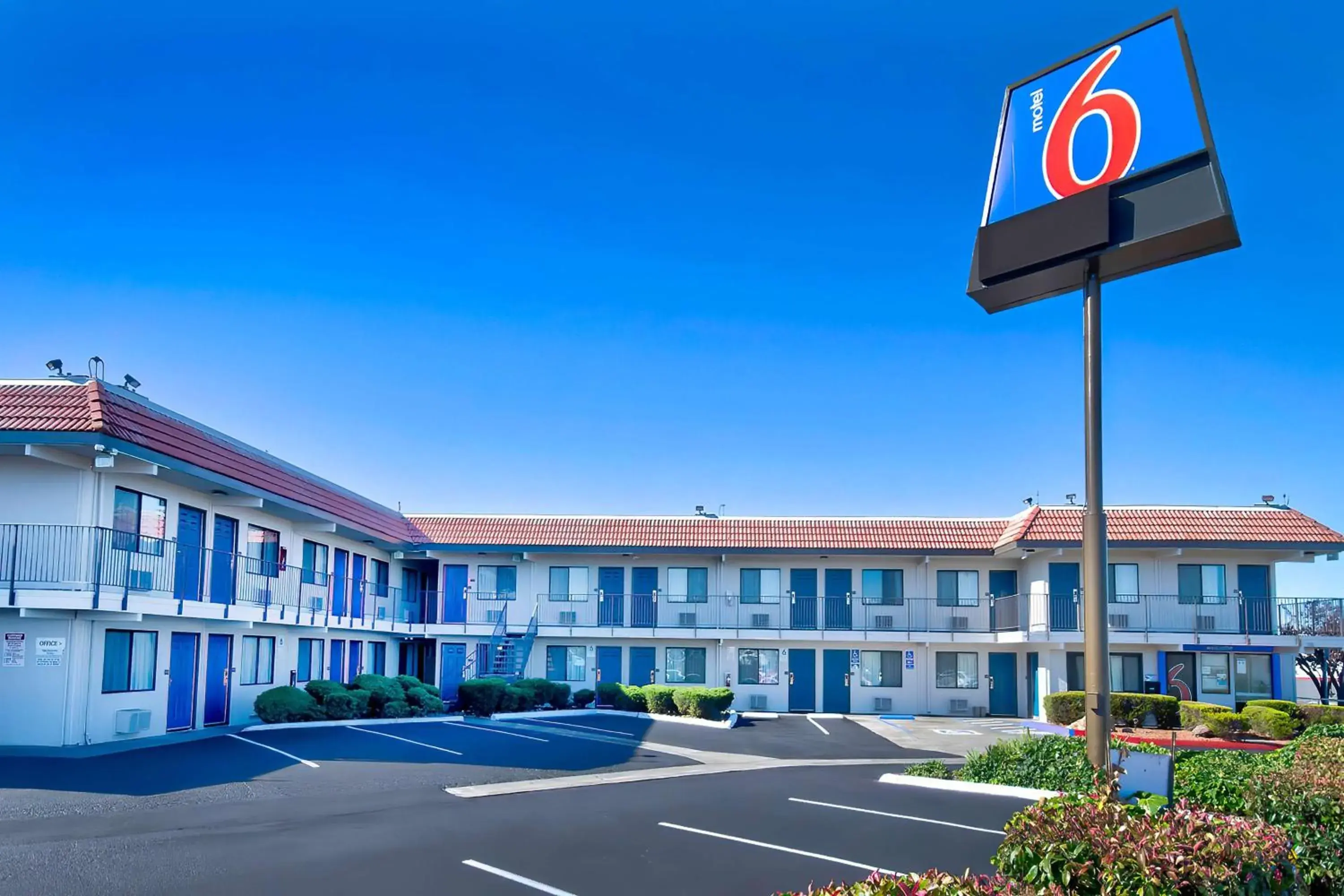 Property building in Motel 6-Vallejo, CA - Six Flags West Property building in Motel 6-Vallejo, CA - Six Flags West