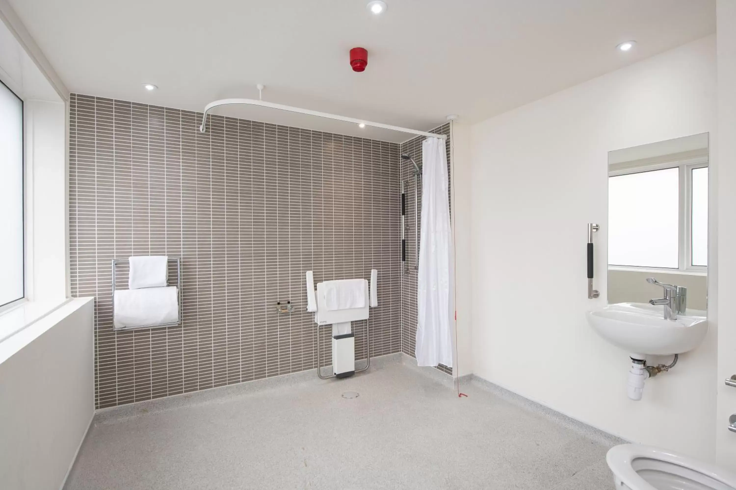 Photo of the whole room, Bathroom in Holiday Inn Norwich, Ipswich Road, an IHG Hotel
