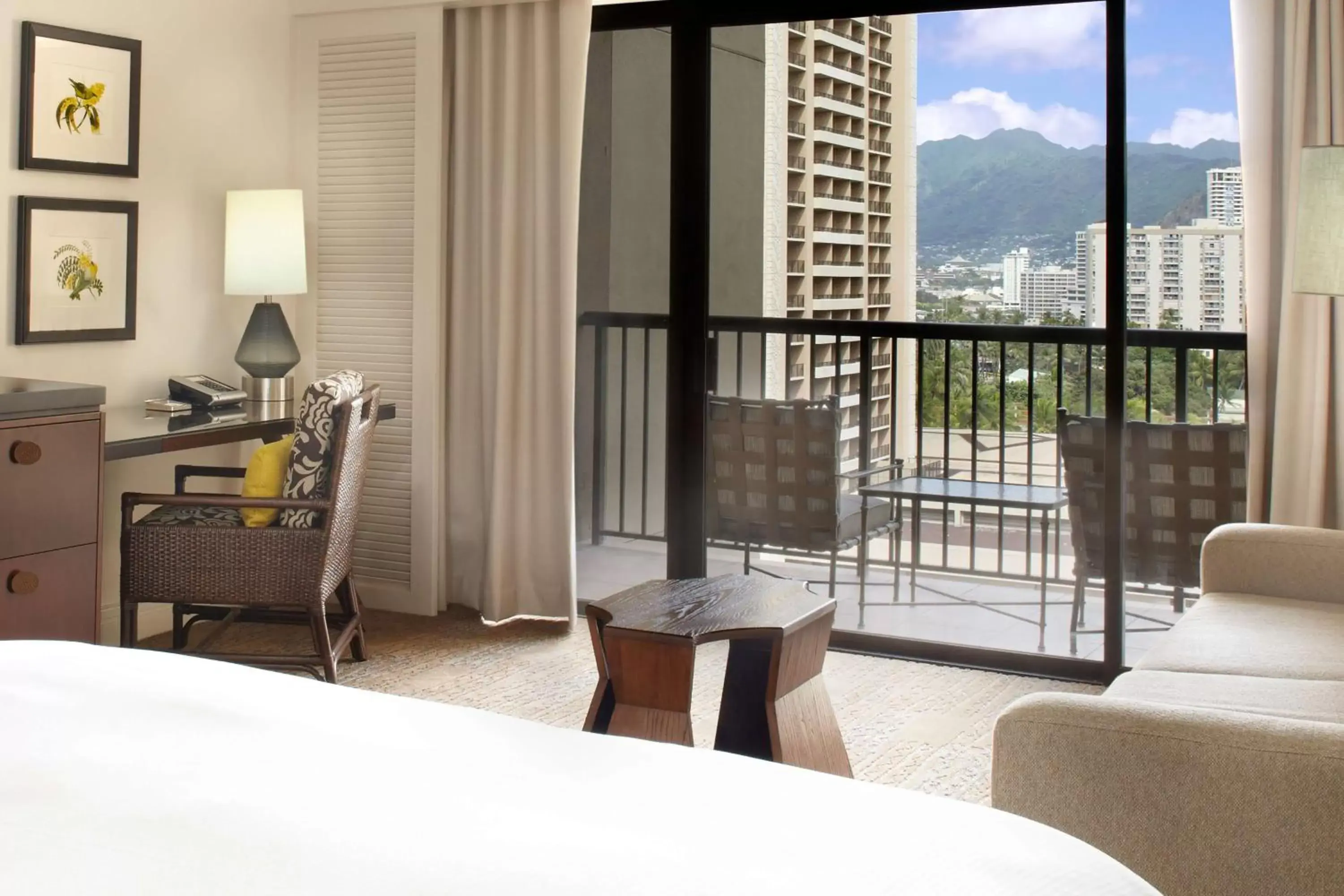 Bedroom, Seating Area in Hilton Hawaiian Village Waikiki Beach Resort