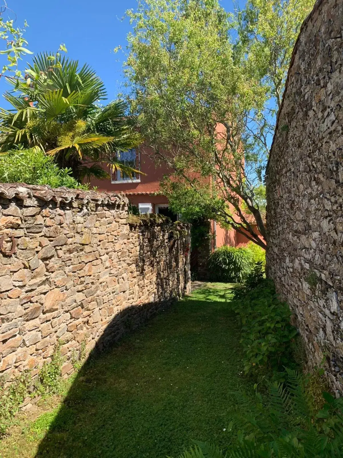 Facade/entrance, Garden in La Charaudière