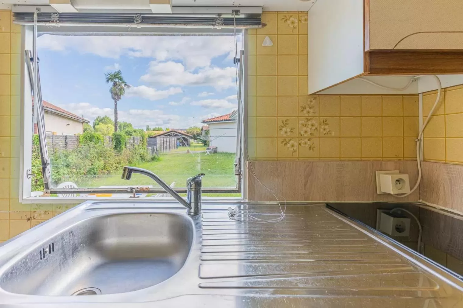 View (from property/room), Kitchen/Kitchenette in Chez Lionel & Mathéis , joignable au zéro6trente53cinquante60