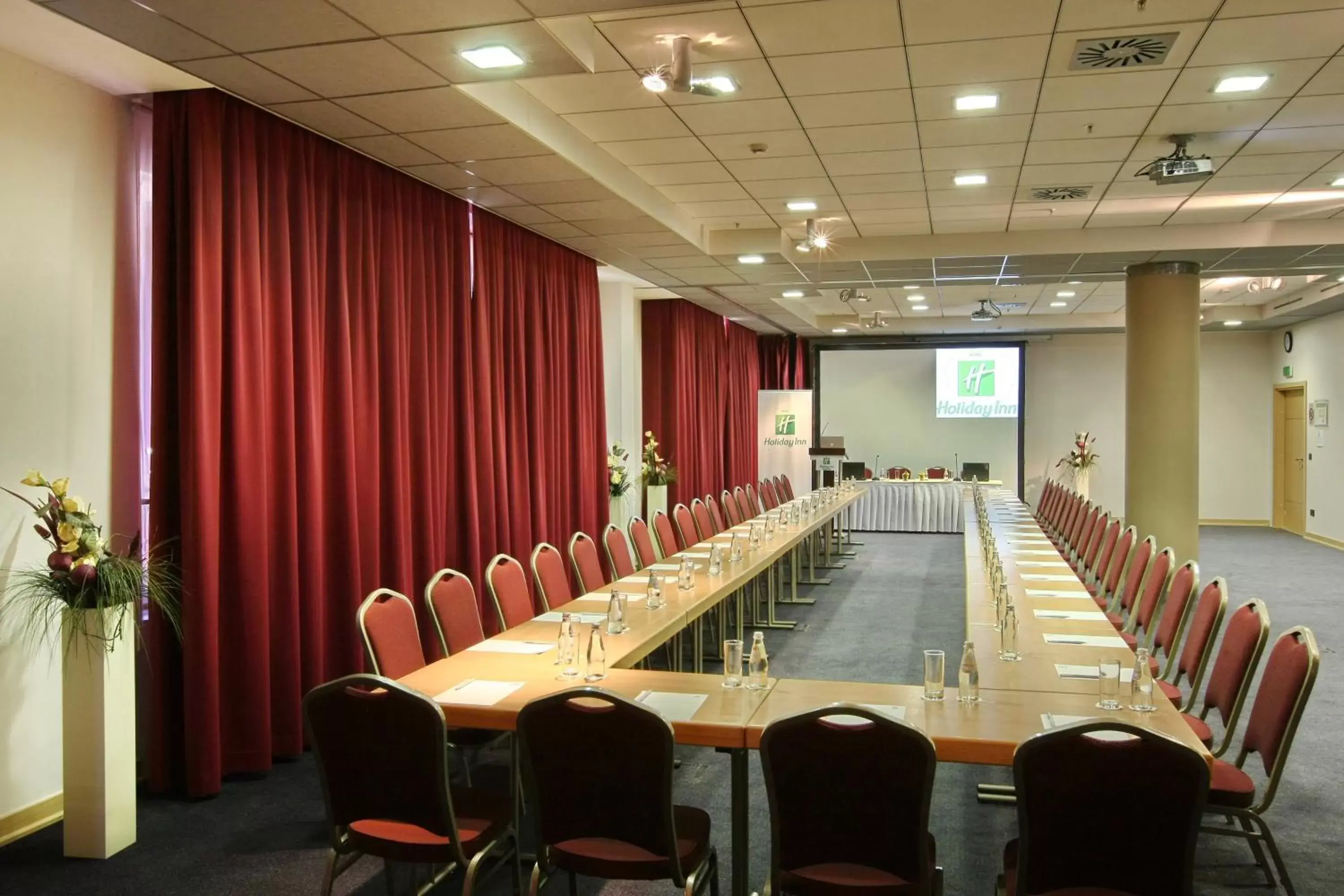 Meeting/conference room in Holiday Inn Belgrade, an IHG Hotel