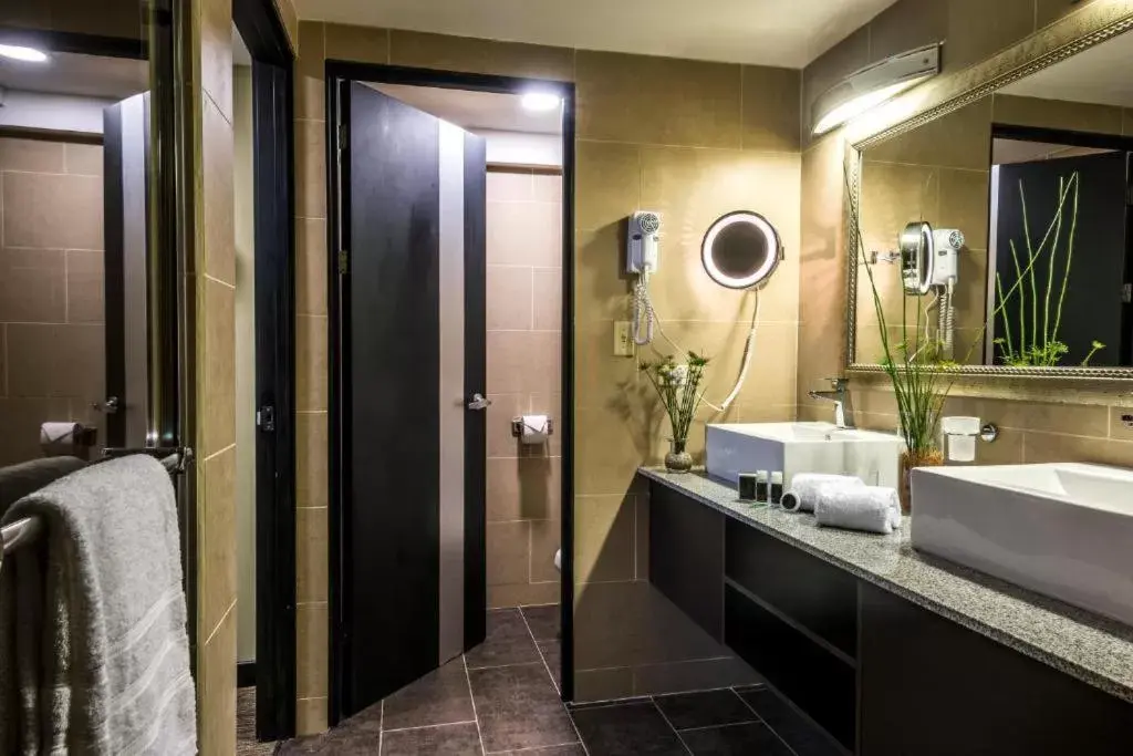 Bathroom in Urban Green Hotel & Suites