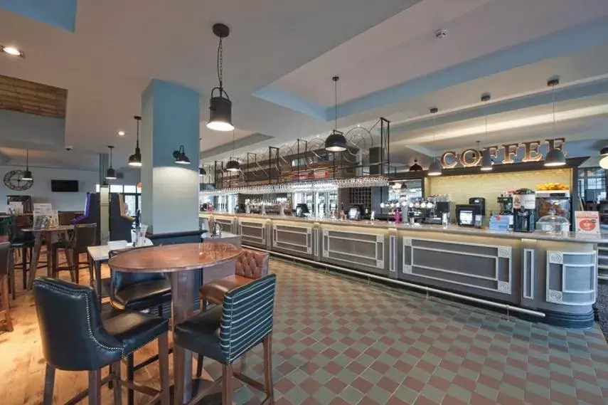 Property building, Lounge/Bar in The Saxon Crown Wetherspoon