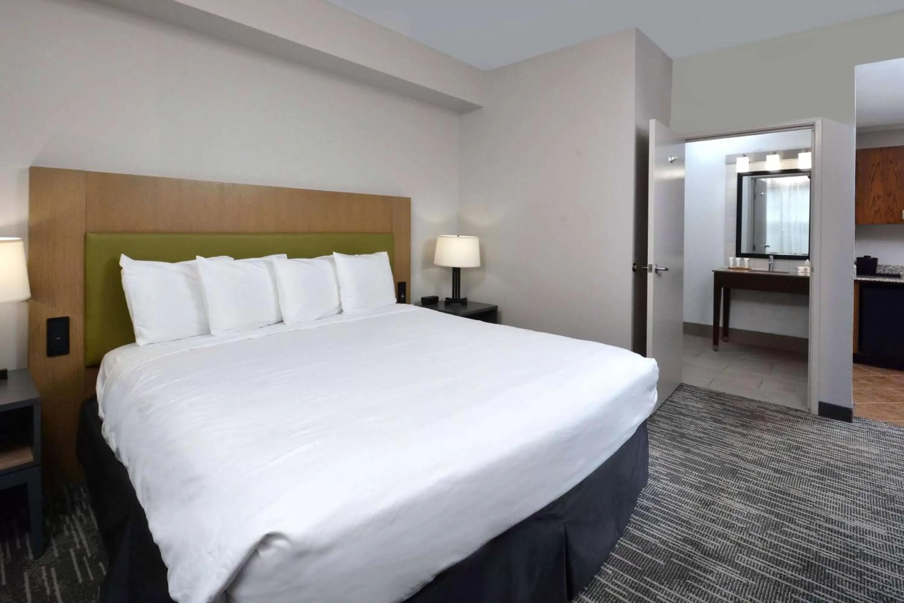 Bed in Country Inn & Suites by Radisson Asheville West