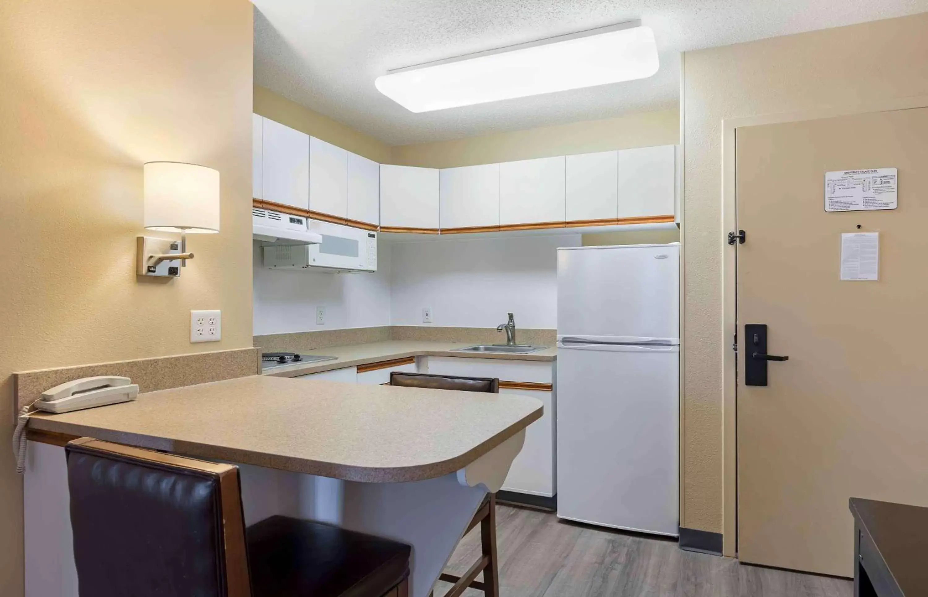 Bedroom, Kitchen/Kitchenette in Extended Stay America Suites - St Louis - Airport - Central