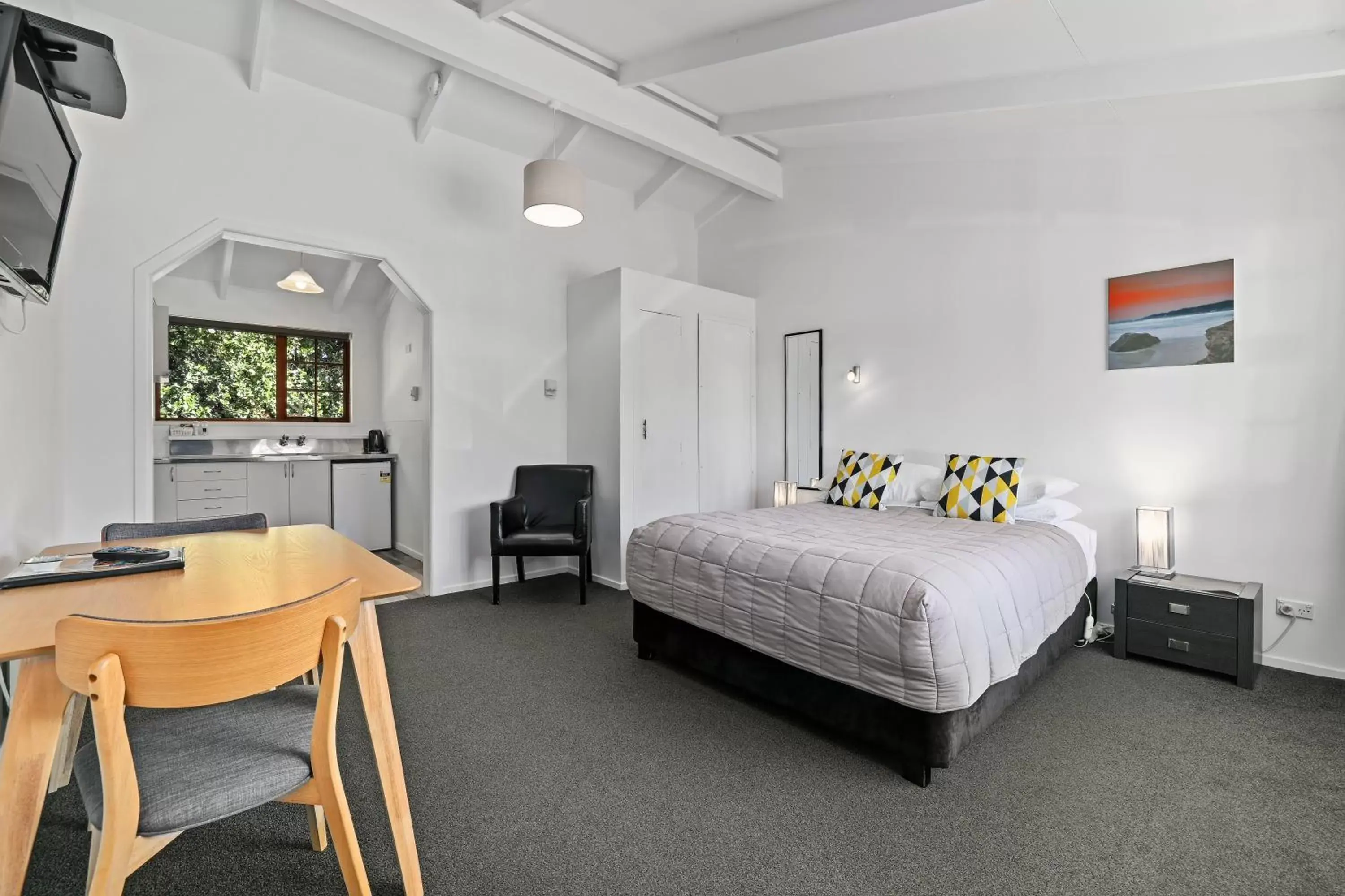 Photo of the whole room, Bed in Colonial Lodge Motel Photo of the whole room, Bed in Colonial Lodge Motel