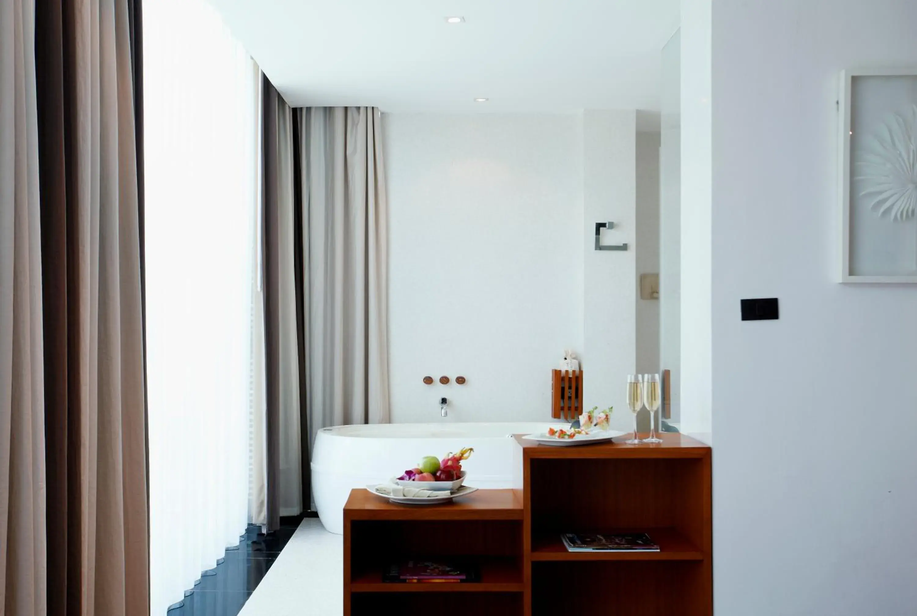 Suite Sea View with Daily Complimentary Mini-bar in La Flora Resort Patong Suite Sea View with Daily Complimentary Mini-bar in La Flora Resort Patong