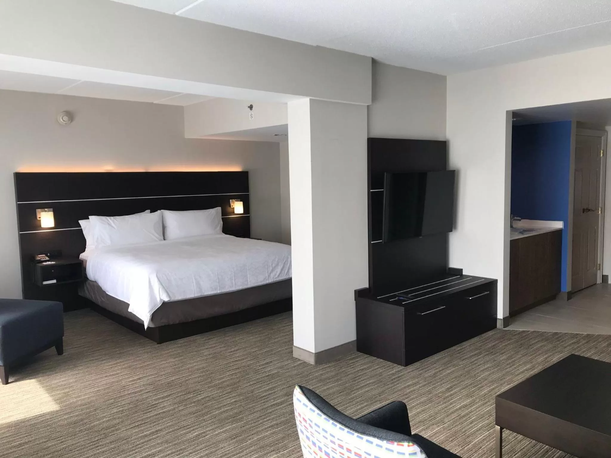 Photo of the whole room, Bed in Holiday Inn Express & Suites - Prospect Heights by IHG