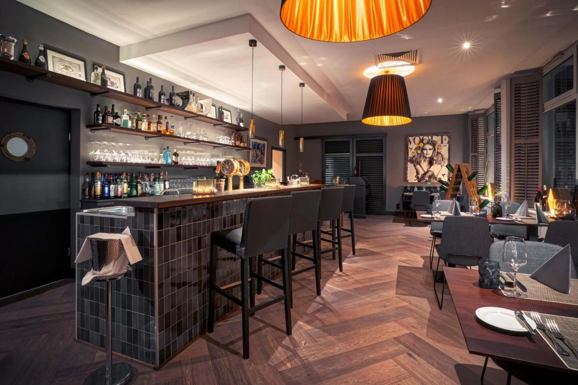 Restaurant/places to eat in Hotel Yachtclub