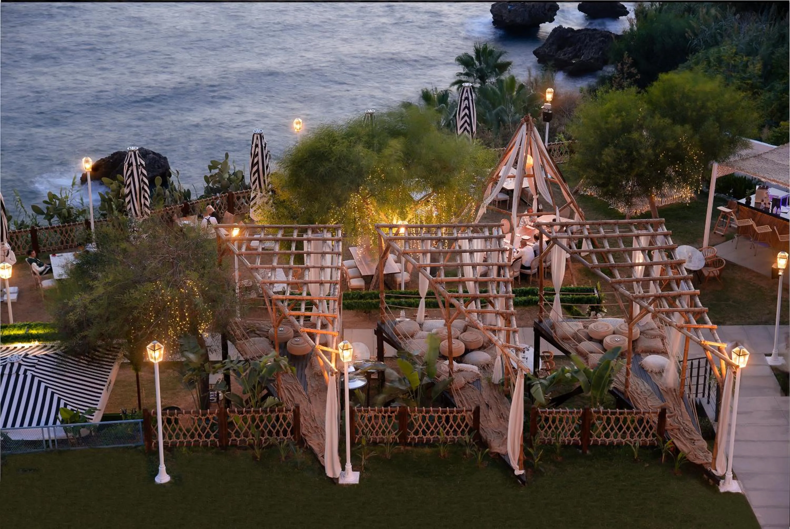 Restaurant/places to eat in Lucky Monkey Hotel