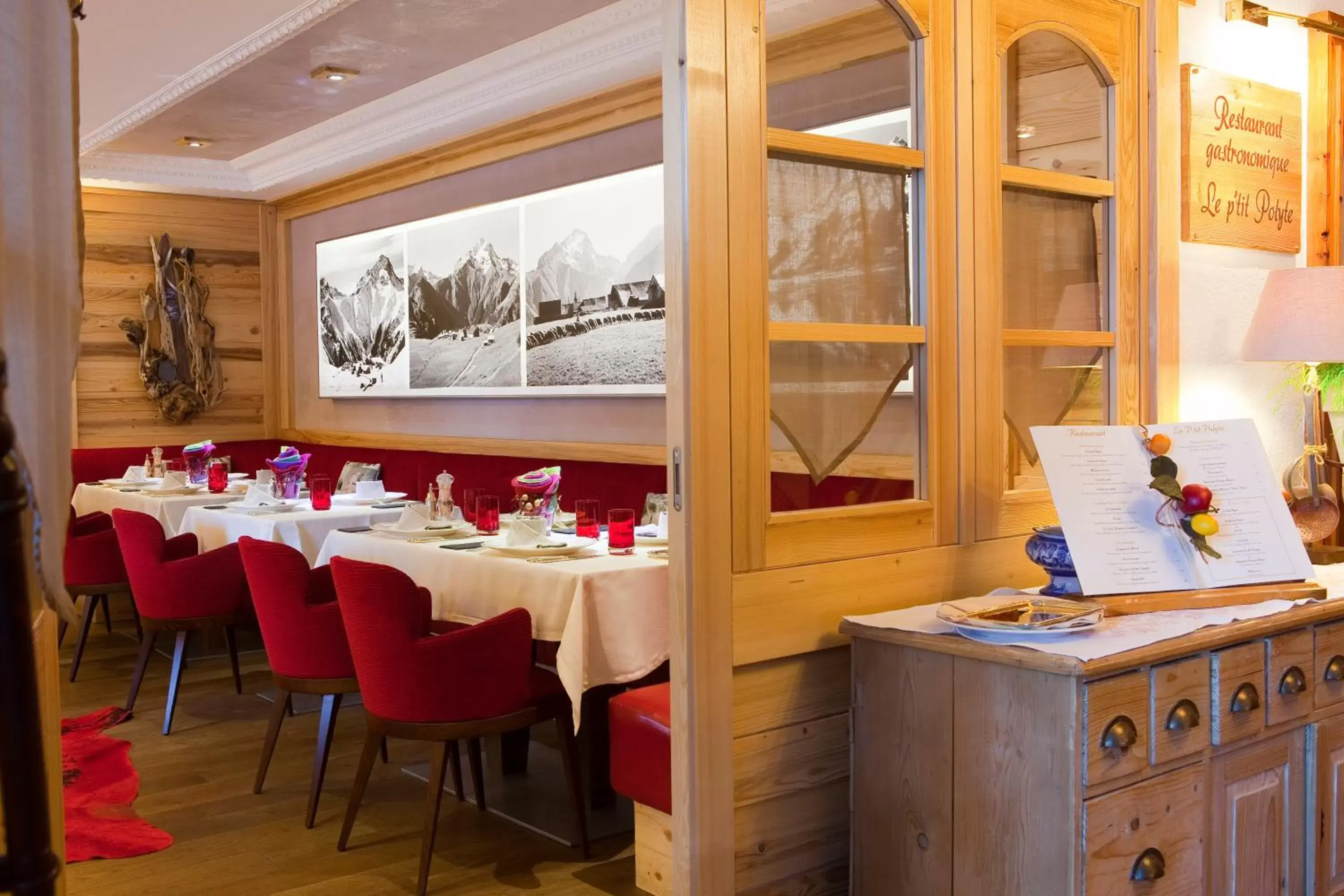 Restaurant/Places to Eat in Chalet Mounier