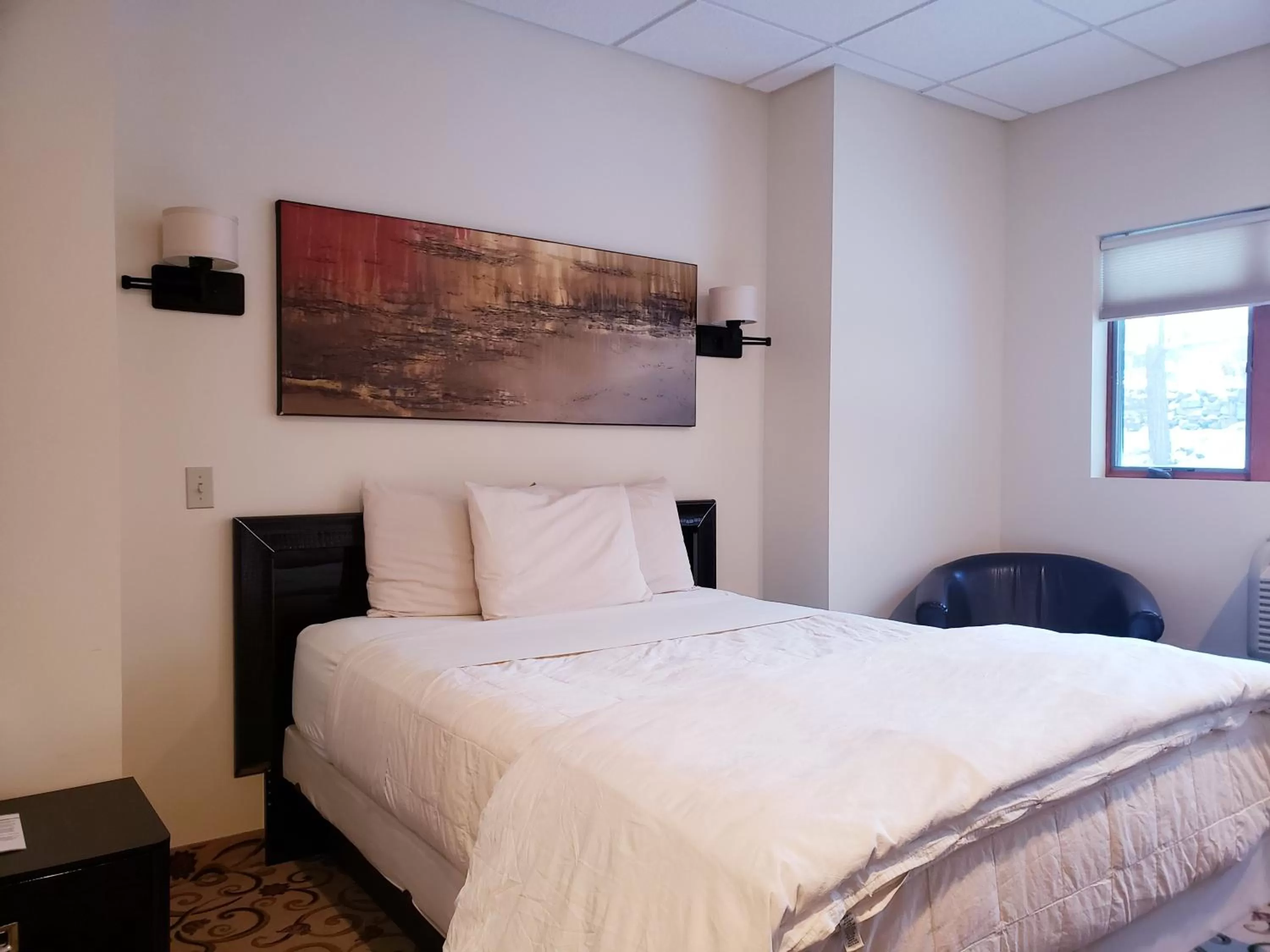 Seating area, Bed in Lowell Inn