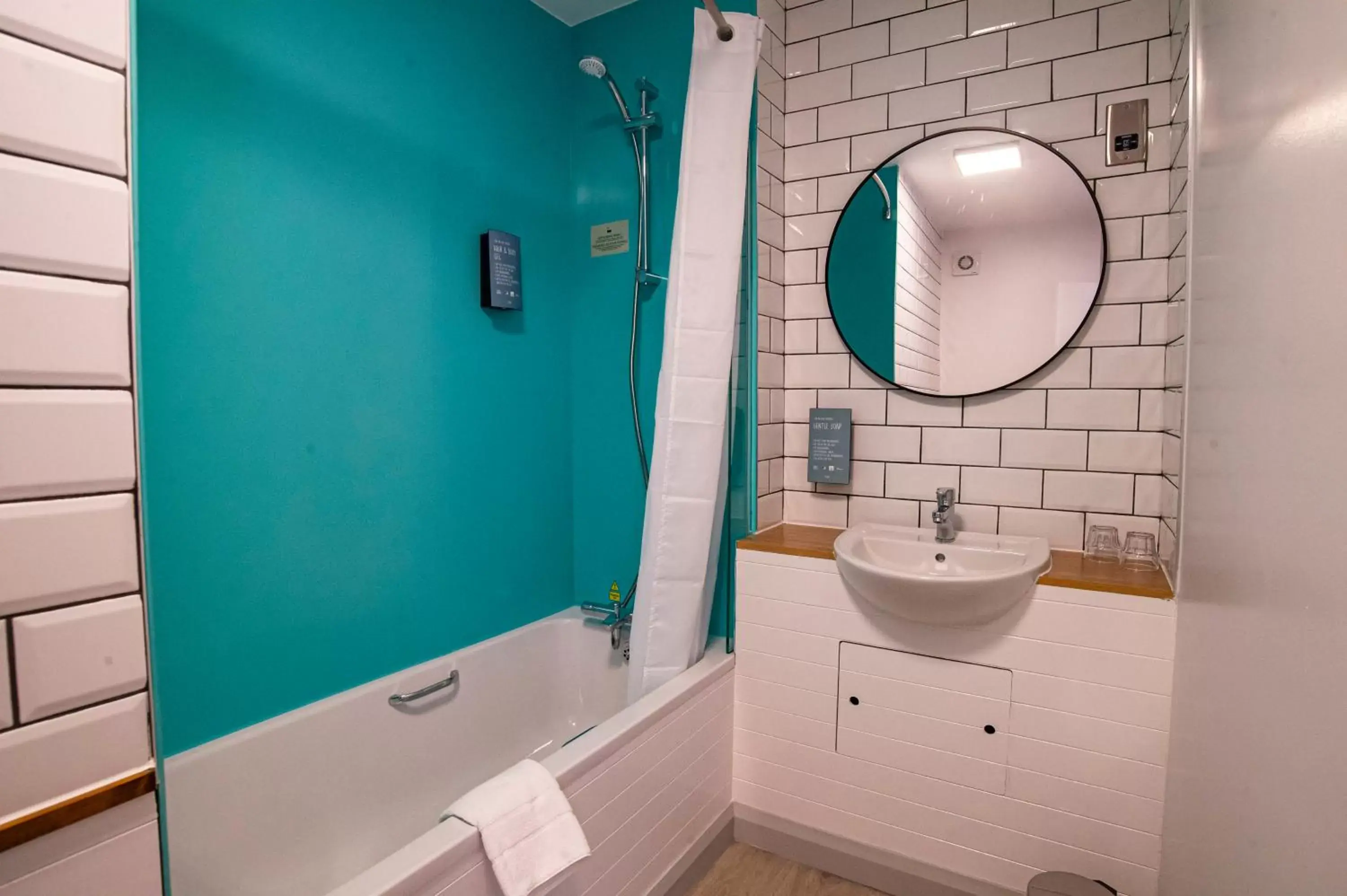 Bathroom in Highfield Hotel