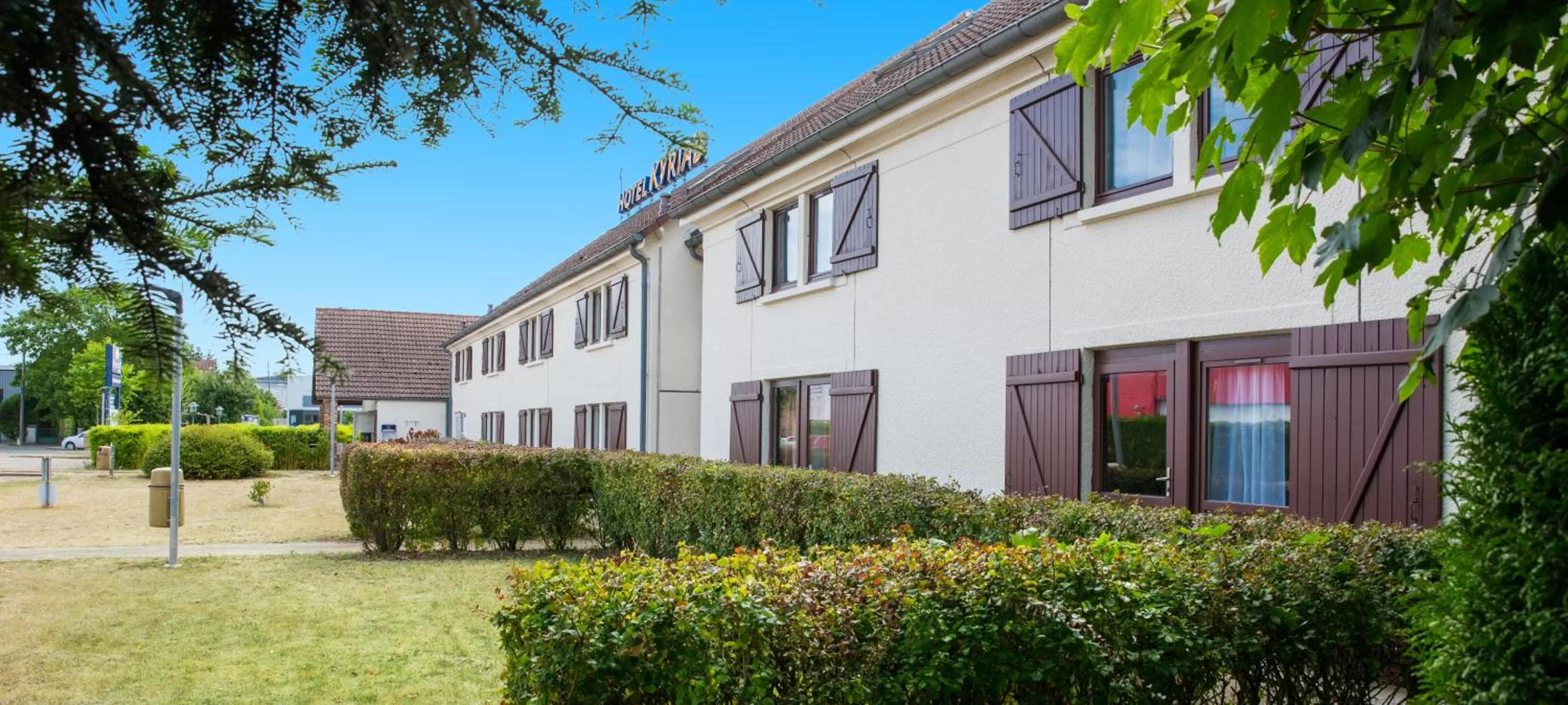 Property building in Kyriad Montargis Amilly