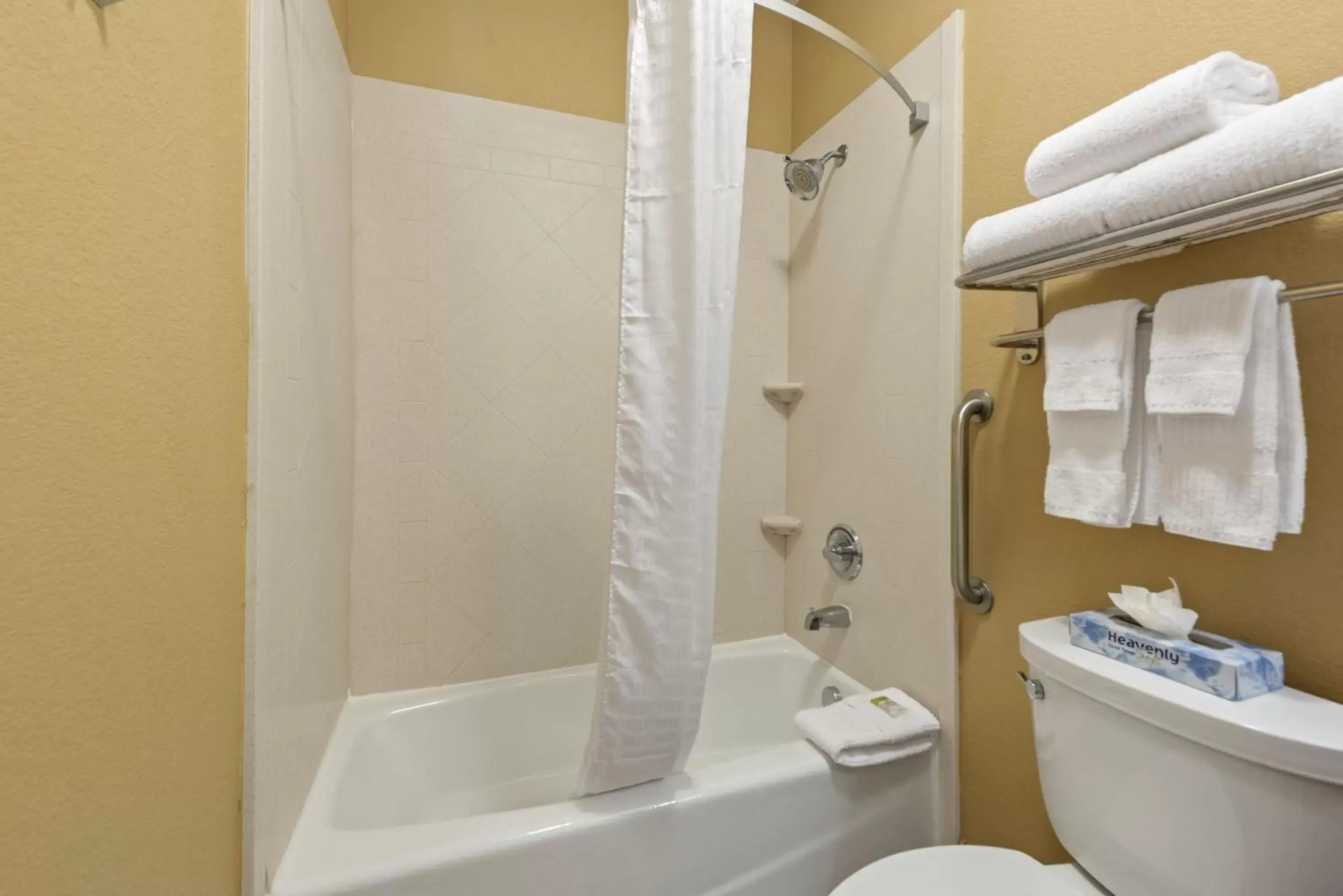 Bathroom in Extended Stay America Suites - McAlester - Hwy 69