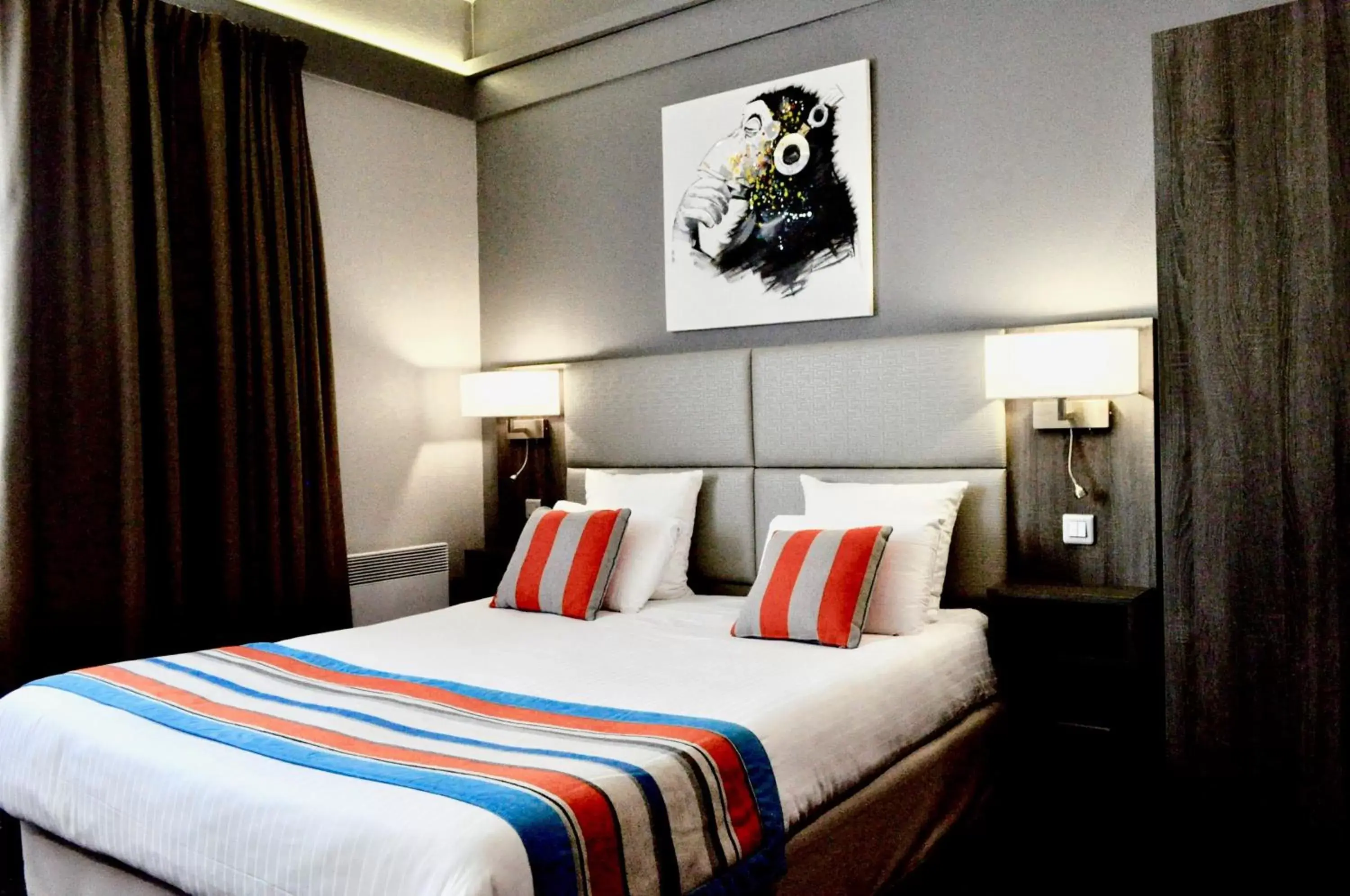 Bedroom, Bed in Kyriad Prestige Bordeaux Aeroport
