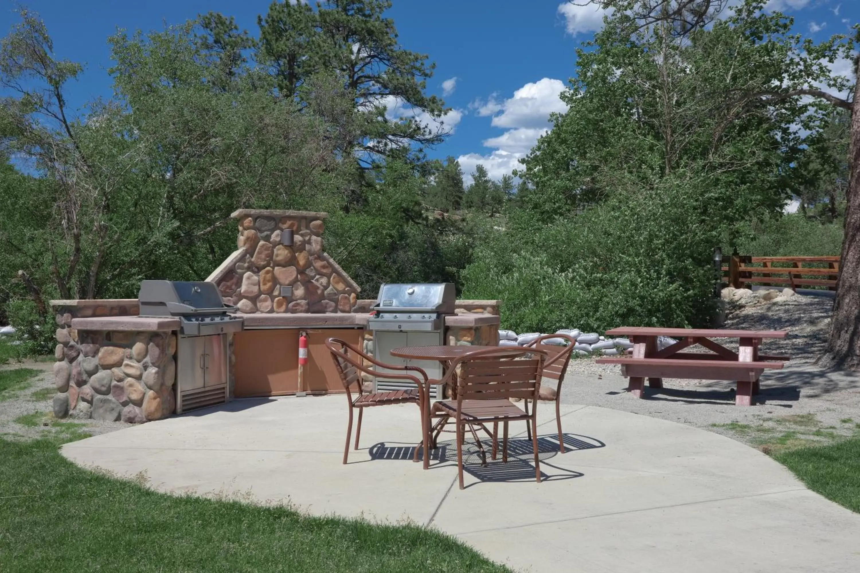 Property building, BBQ Facilities in WorldMark Estes Park