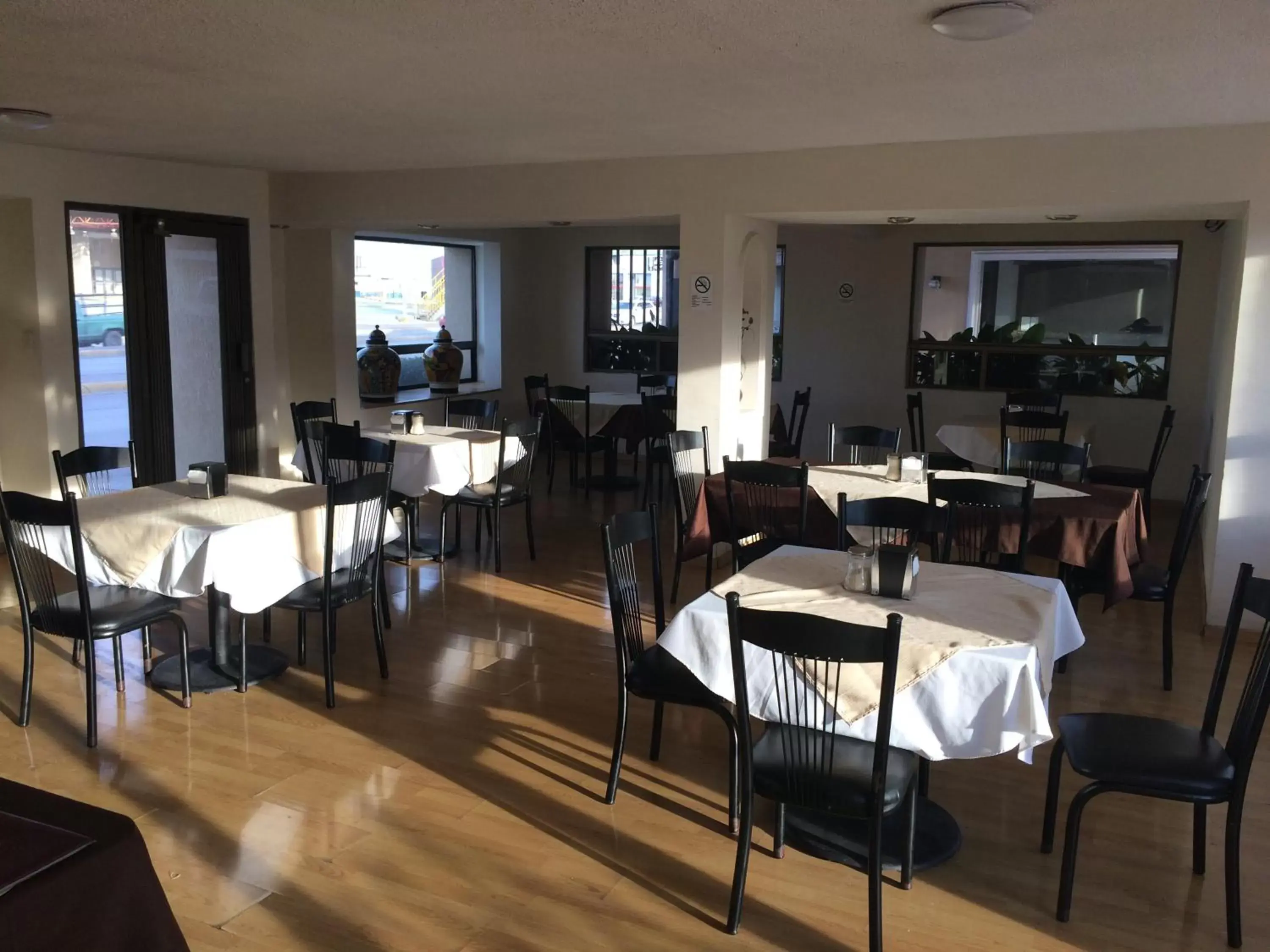 Restaurant/Places to Eat in Hotel La Villa