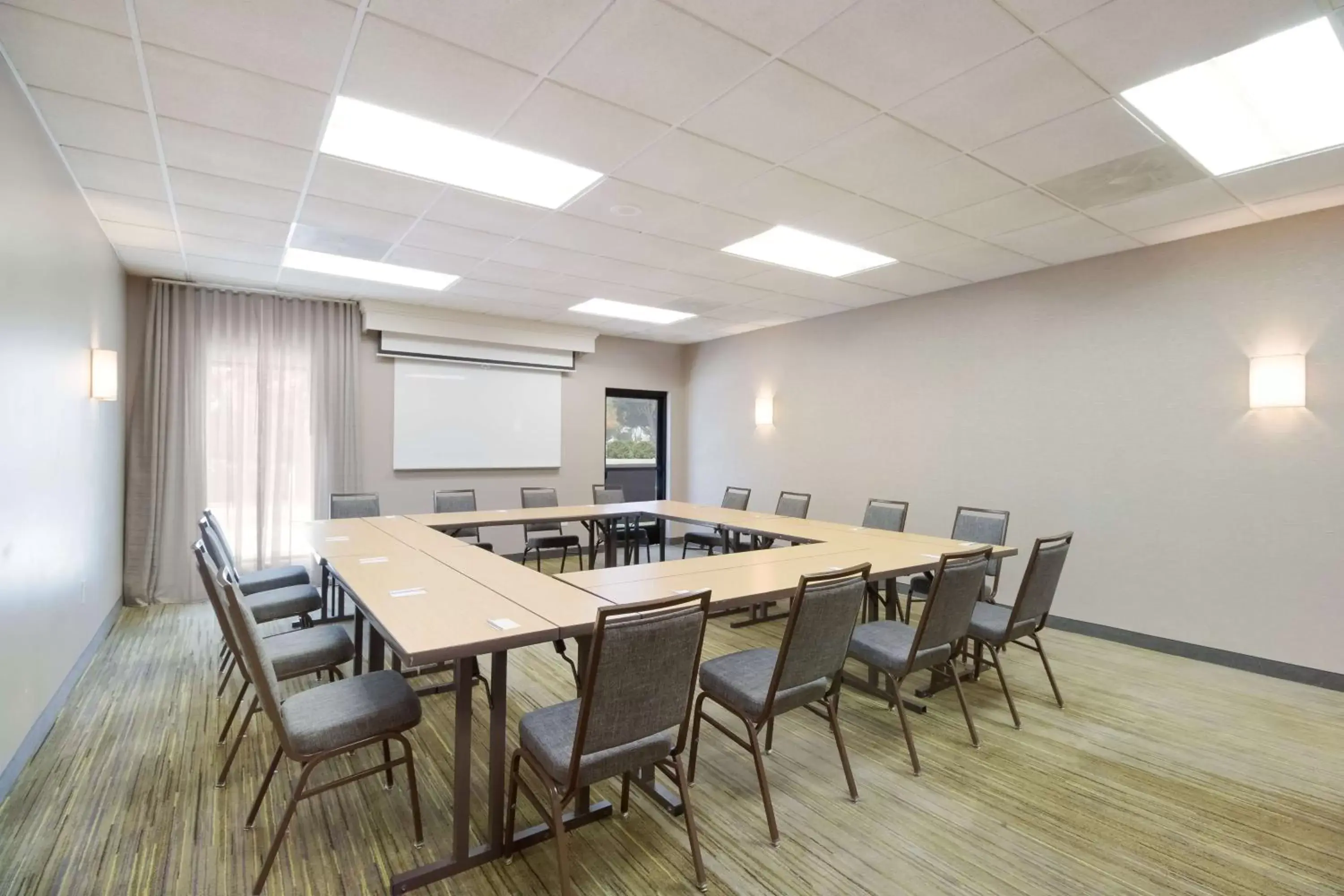 Meeting/conference room in Sonesta Select Huntington Beach Fountain Valley