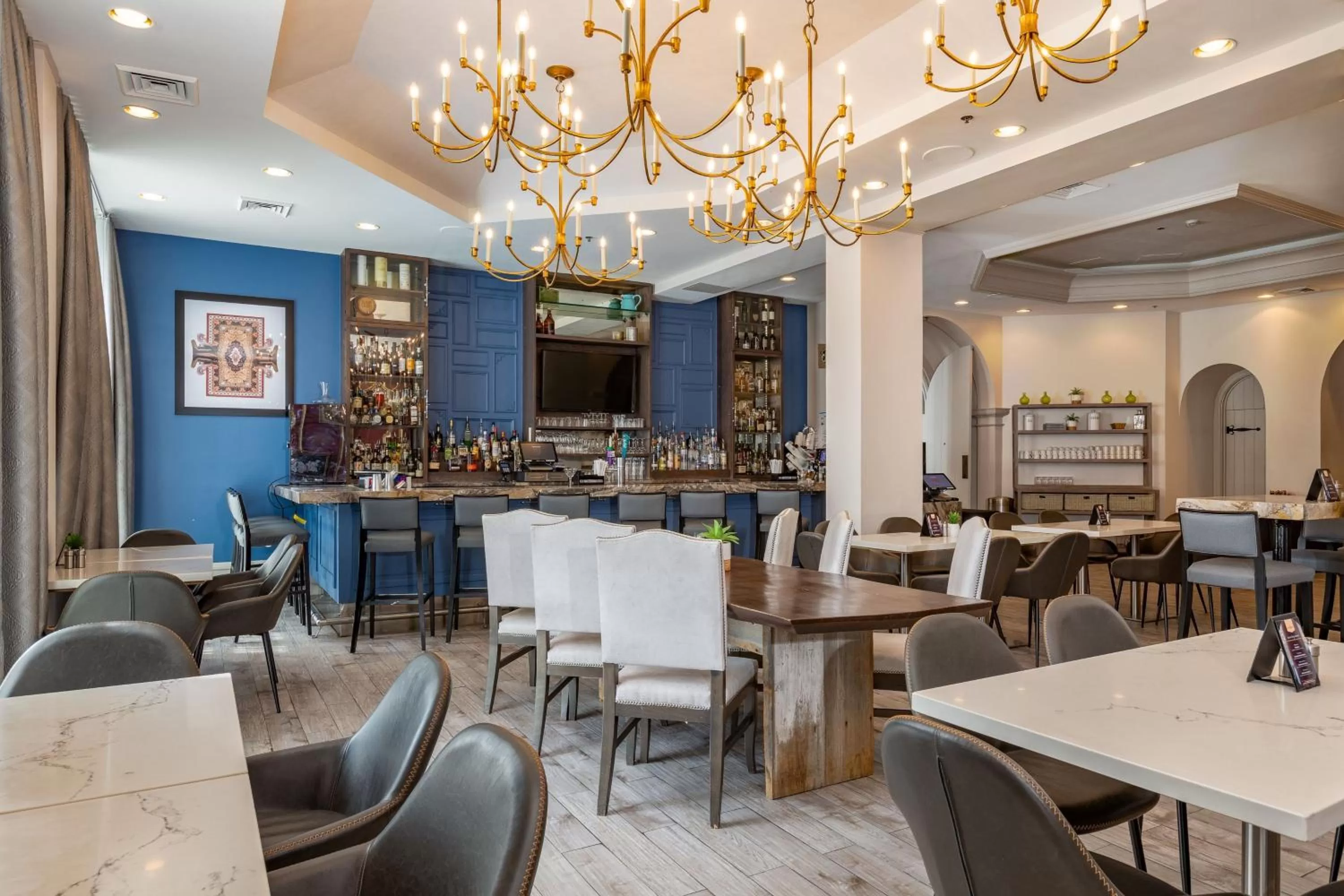 Lounge or bar in Castle Hotel, Autograph Collection