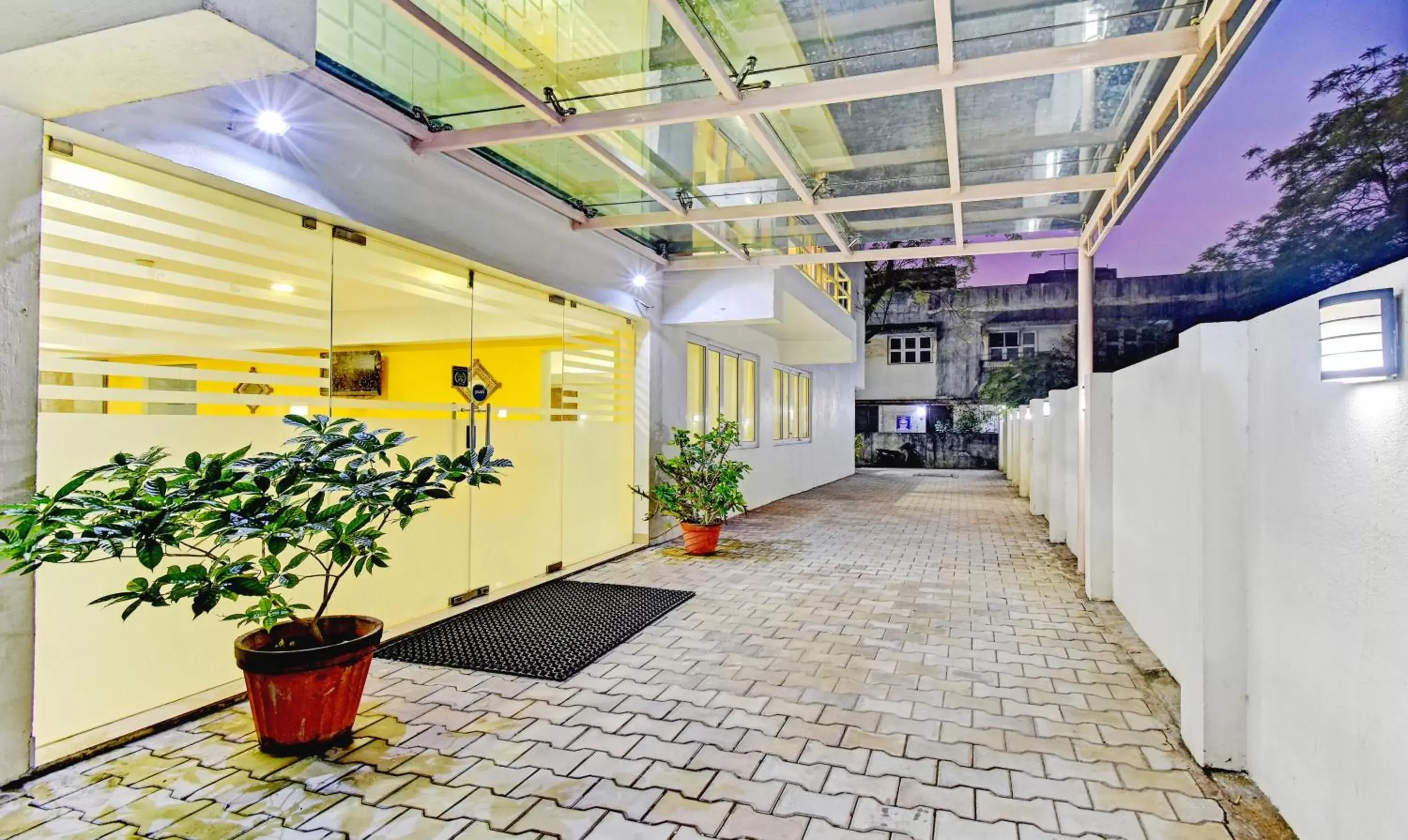 Facade/entrance in Treebo Vapr Guindy Ekkatuthangal Facade/entrance in Treebo Vapr Guindy Ekkatuthangal