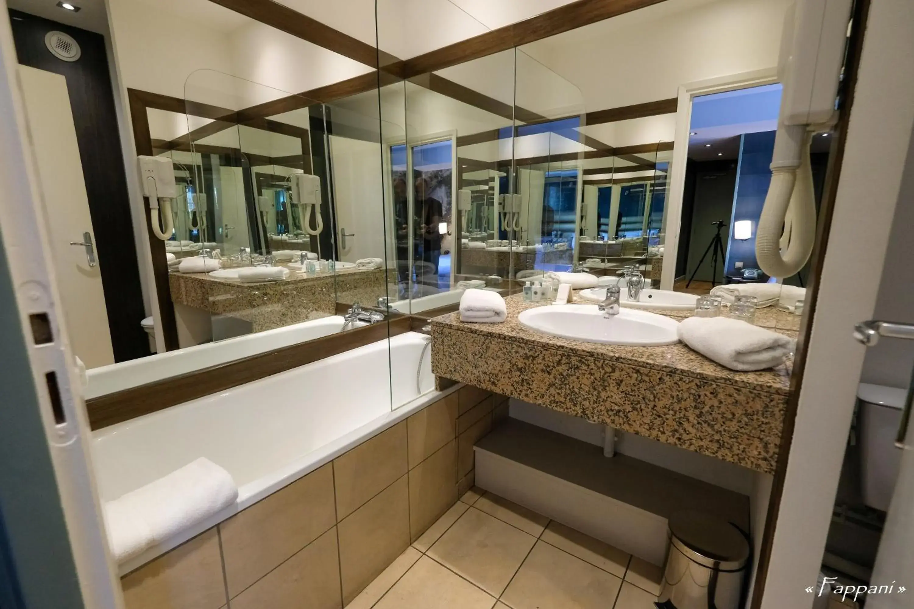 Toilet, Bathroom in Hotel Des Beaux Arts