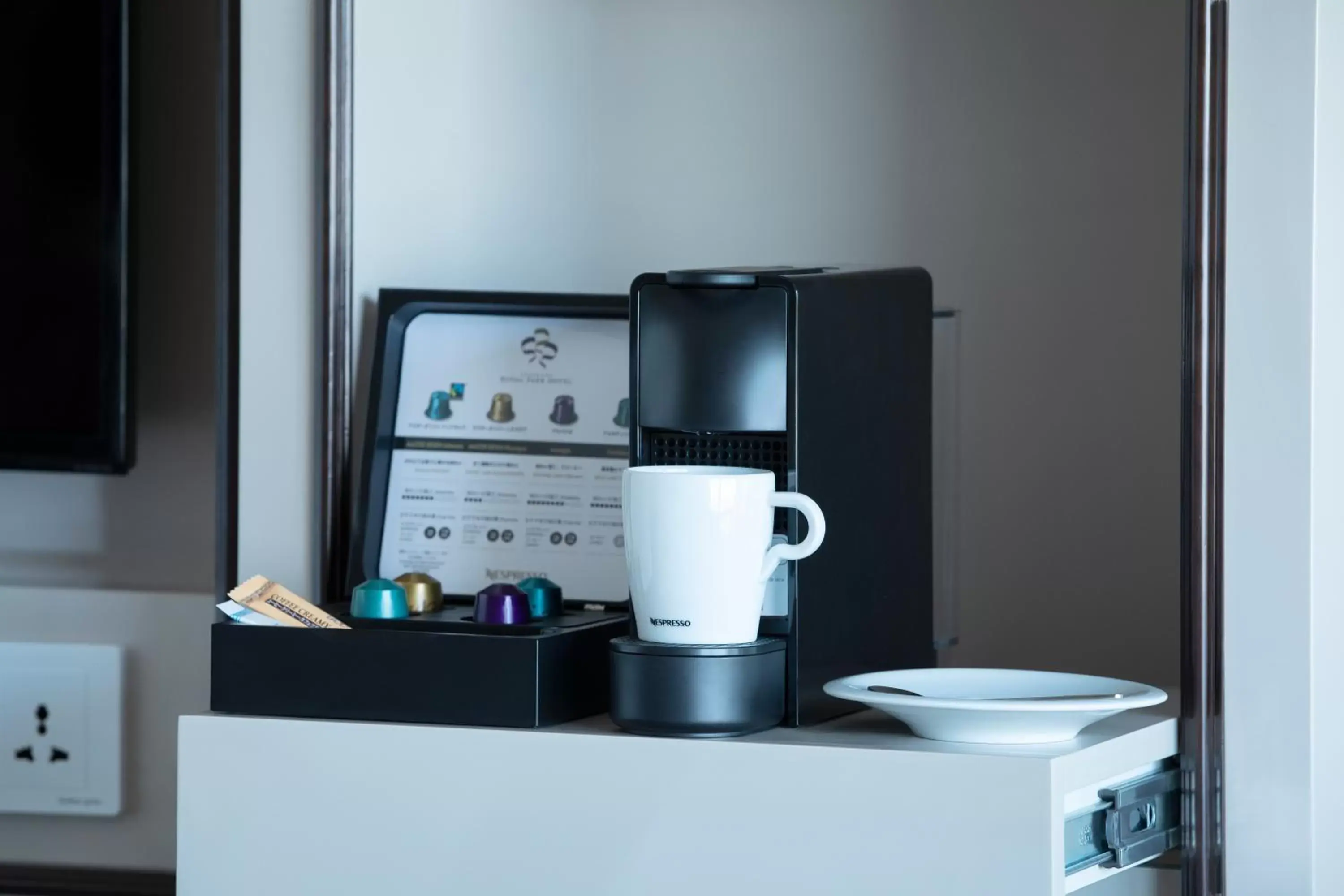 Coffee/tea facilities in Yokohama Royal Park Hotel