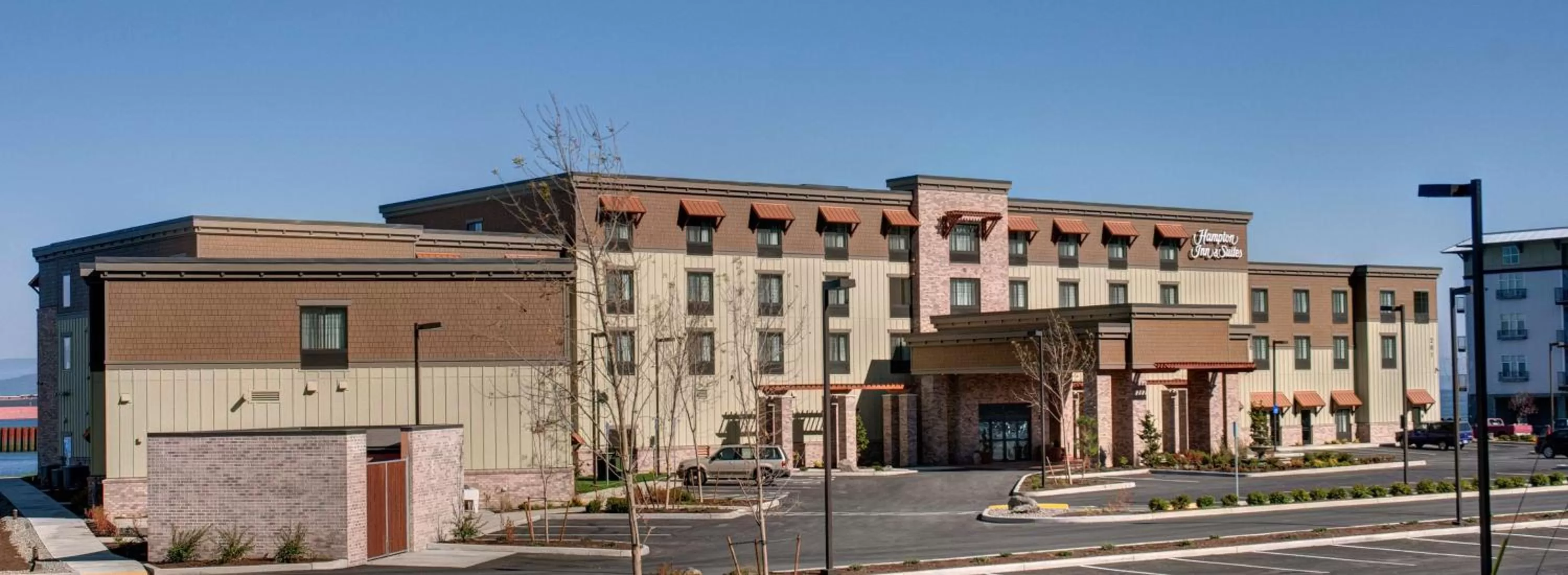Property building in Hampton Inn & Suites Astoria