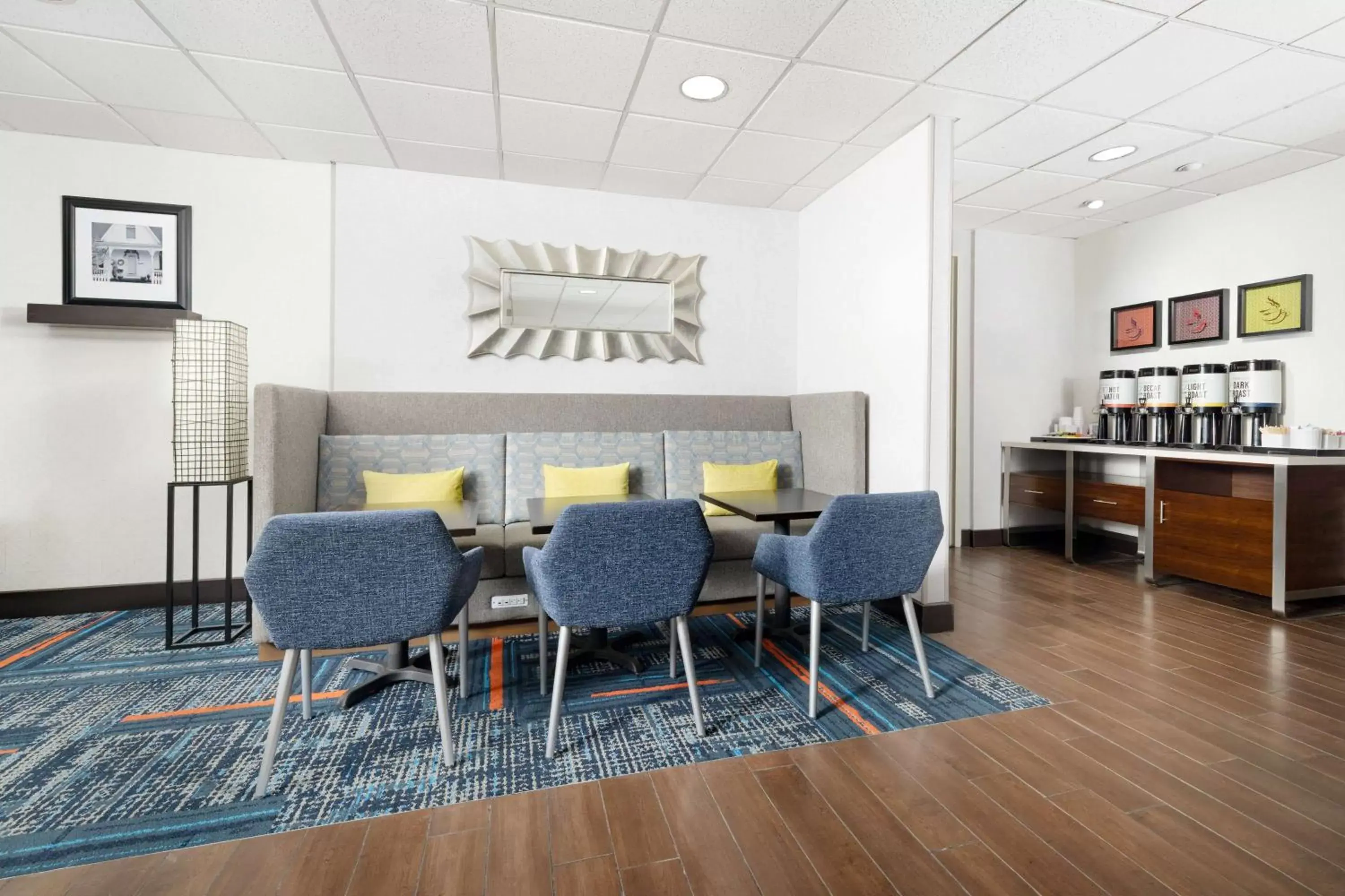 Lobby or reception in Hampton Inn Memphis-Walnut Grove/Baptist East Lobby or reception in Hampton Inn Memphis-Walnut Grove/Baptist East