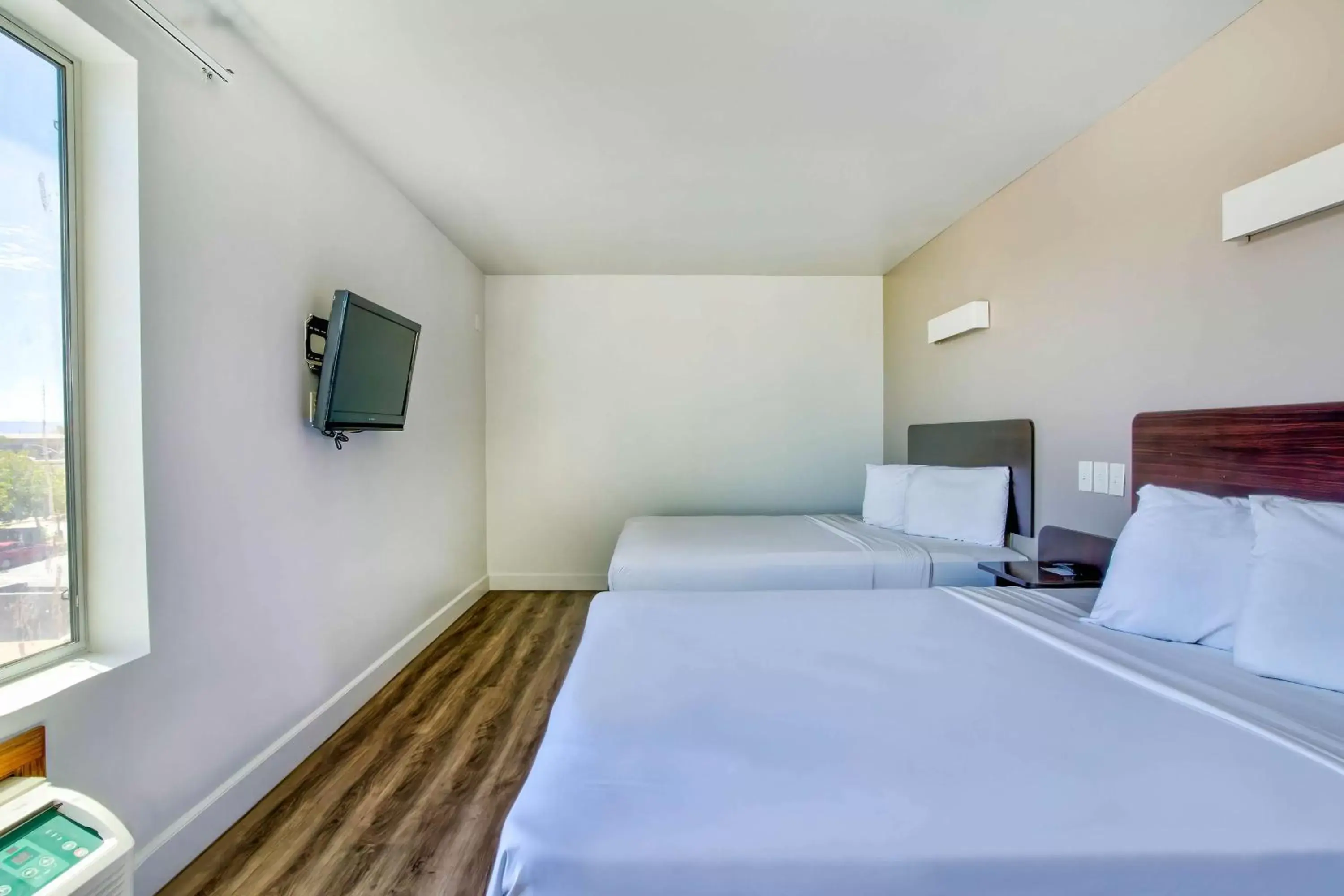 Bedroom, Bed in Motel 6-Hesperia, CA - West Main Street I-15