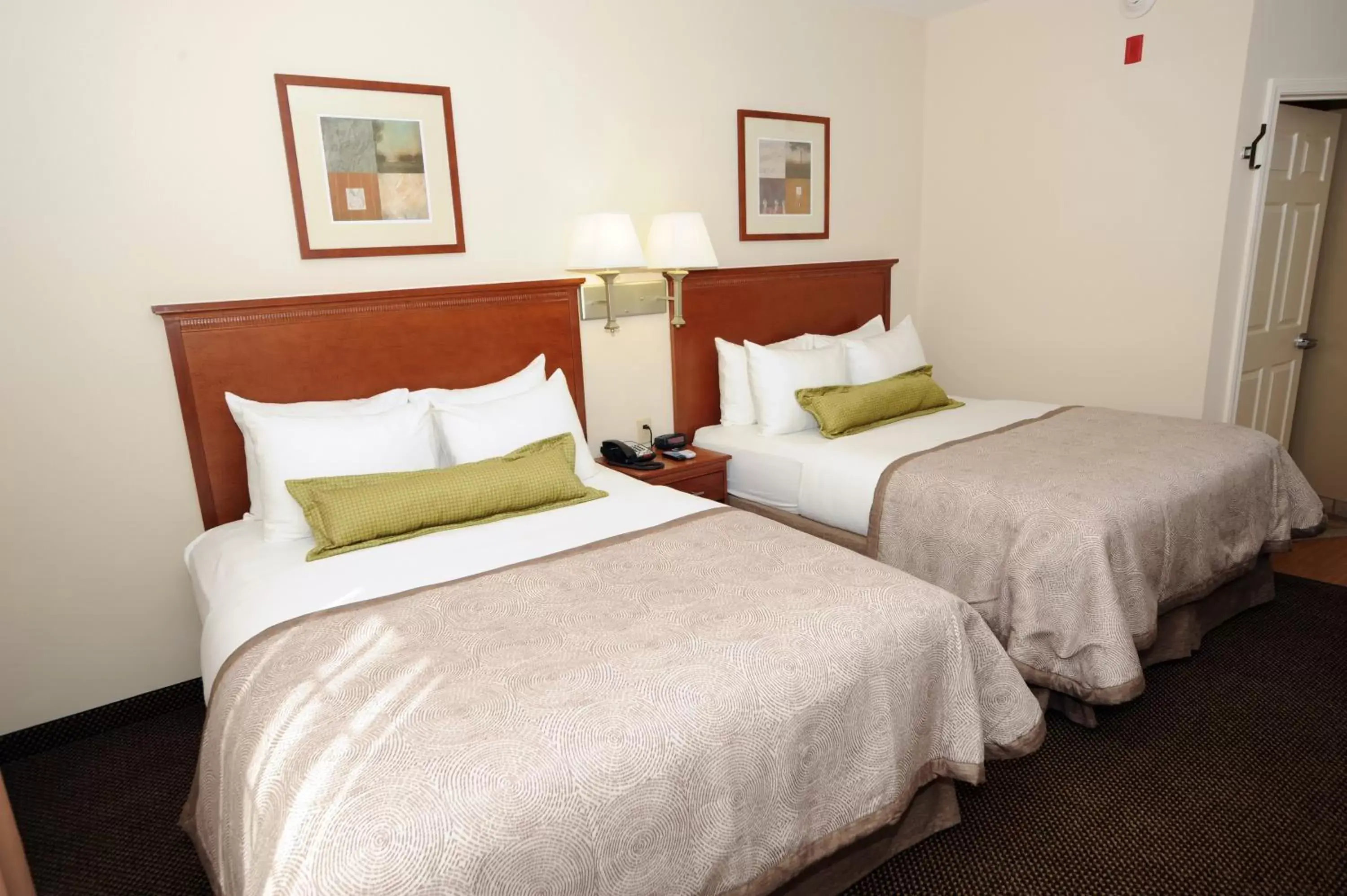 Photo of the whole room, Bed in Candlewood Suites Radcliff - Fort Knox, an IHG Hotel