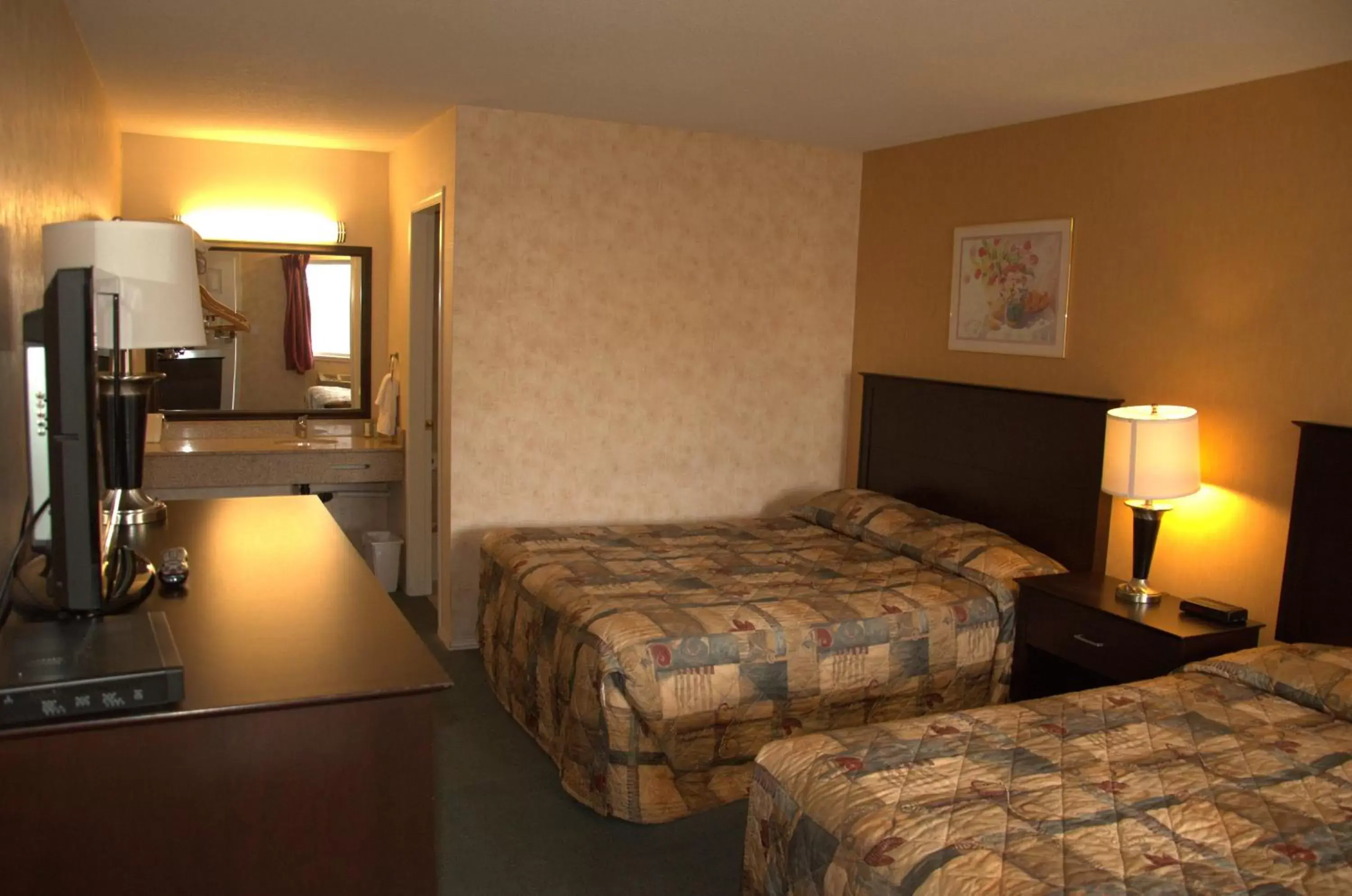 Photo of the whole room, Room Photo in Best Budget Inn & Suites Kamloops