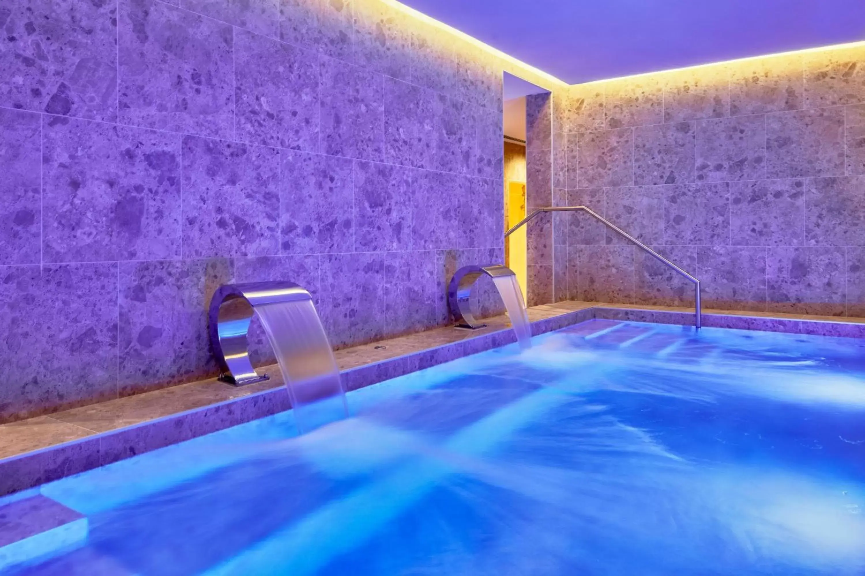 Swimming Pool in Grotta Giusti Thermal Spa Resort Tuscany, Autograph Collection