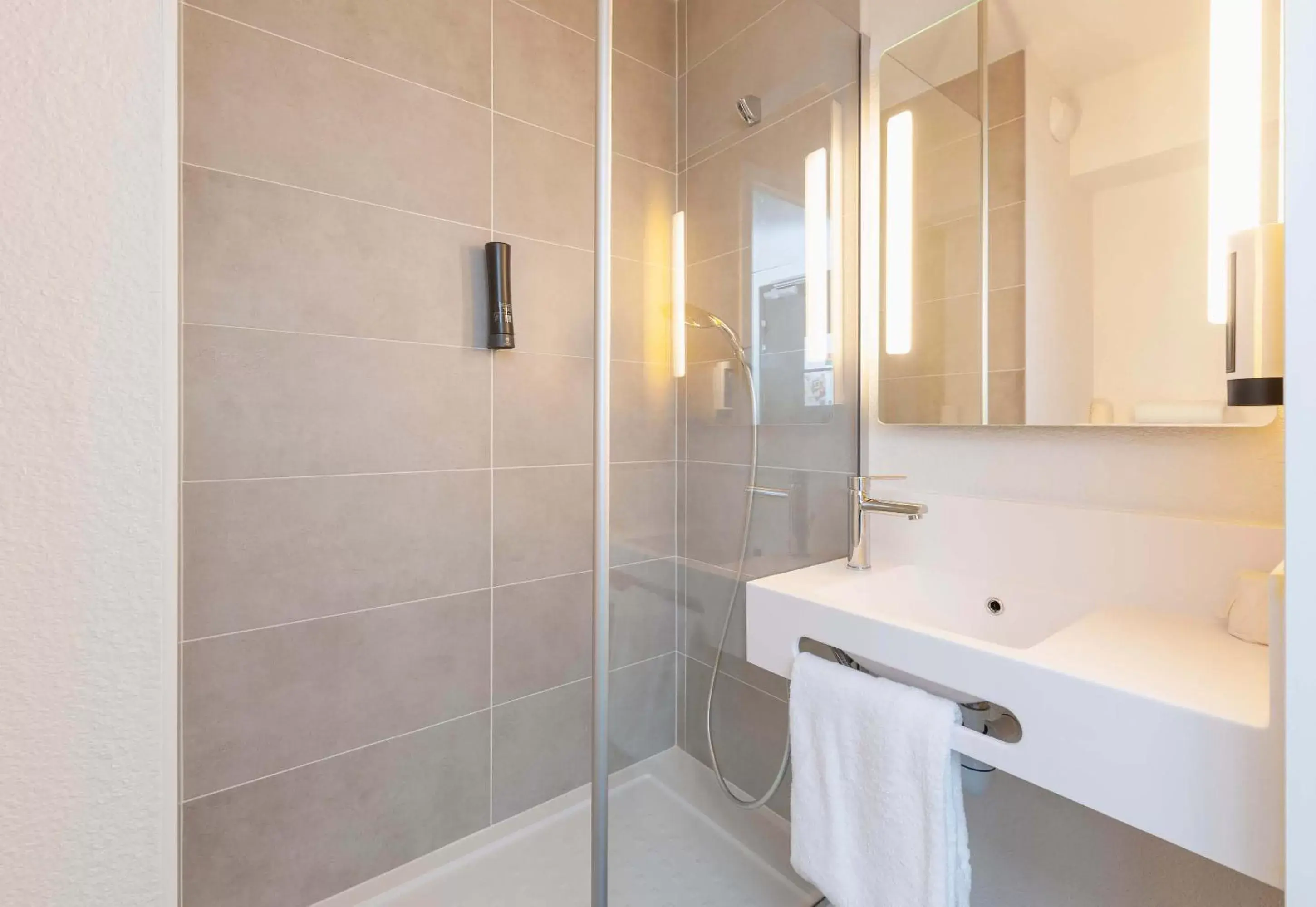Twin Room in B&B HOTEL Saint-Geours-de-Maremne Hossegor Twin Room in B&B HOTEL Saint-Geours-de-Maremne Hossegor